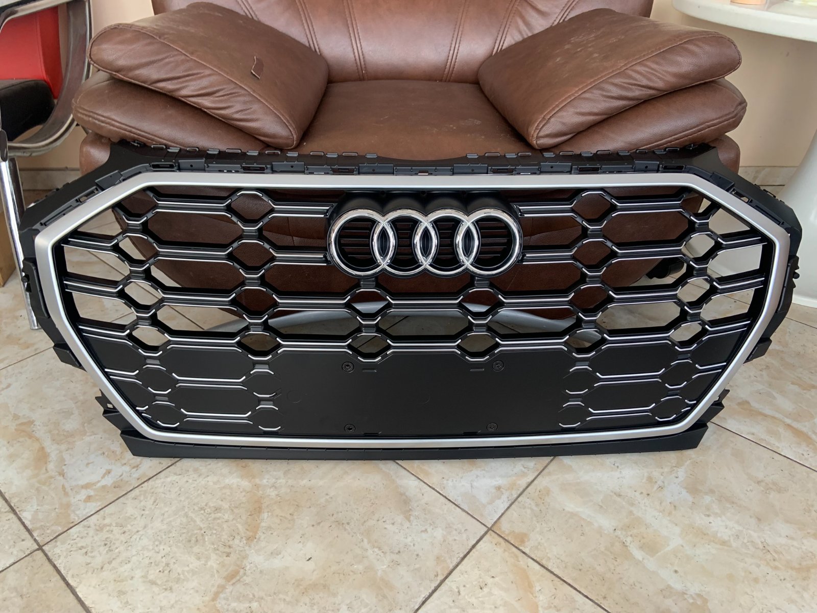 Audi Q5 SQ5 Centrinės grotelės