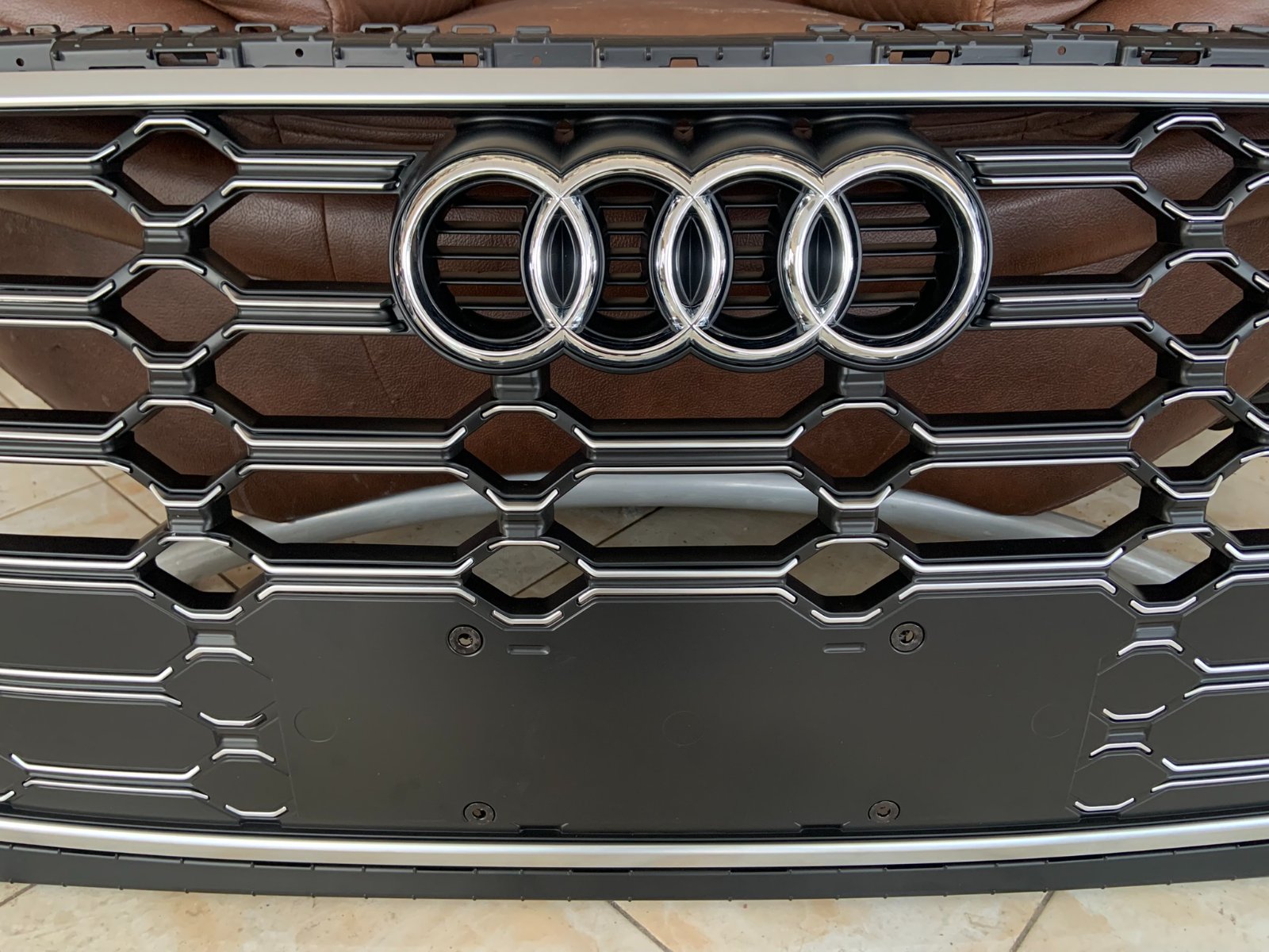 Audi Q5 SQ5 Centrinės grotelės
