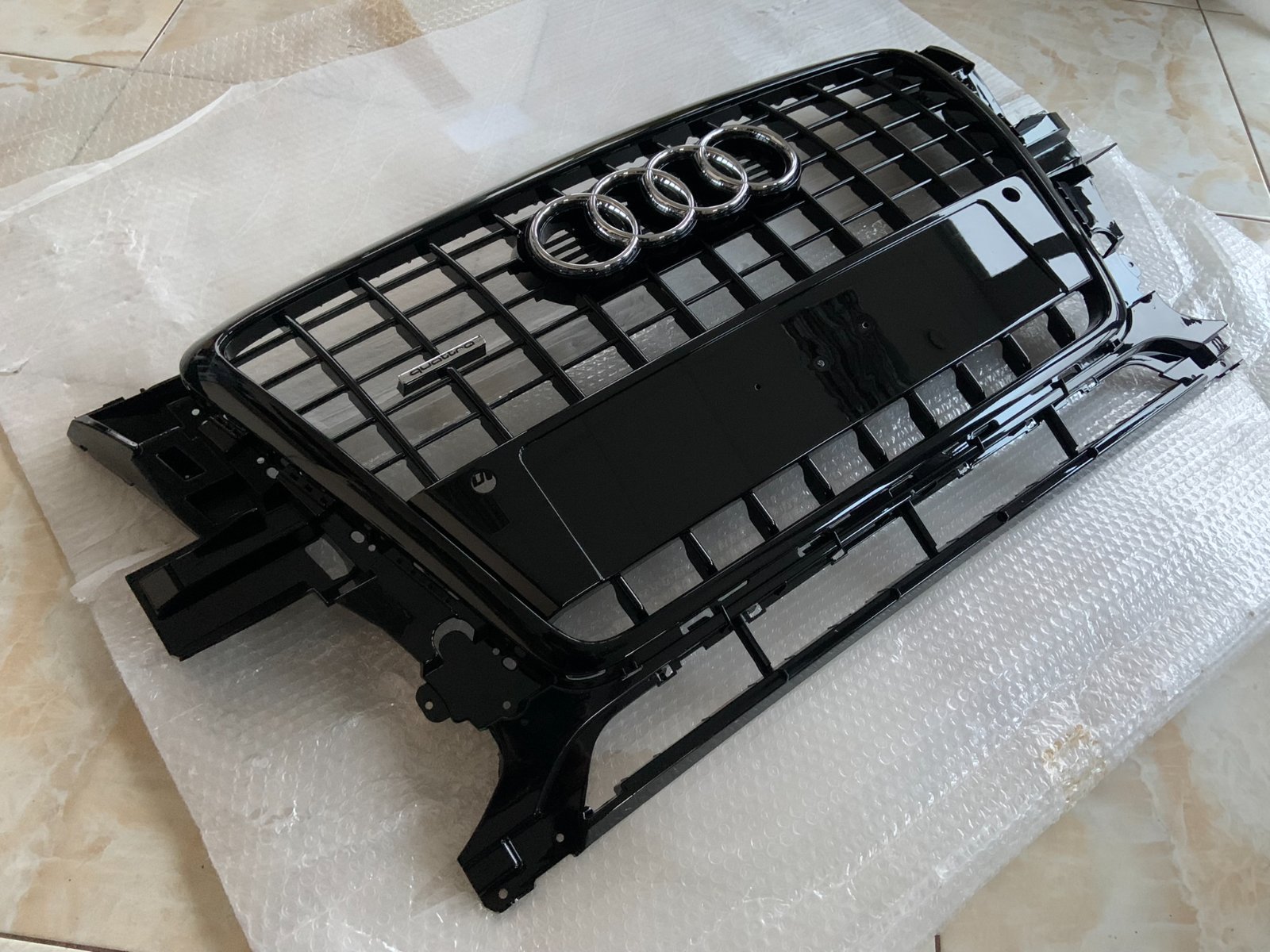 Audi Q5 S-line Black Centrinės grotelės