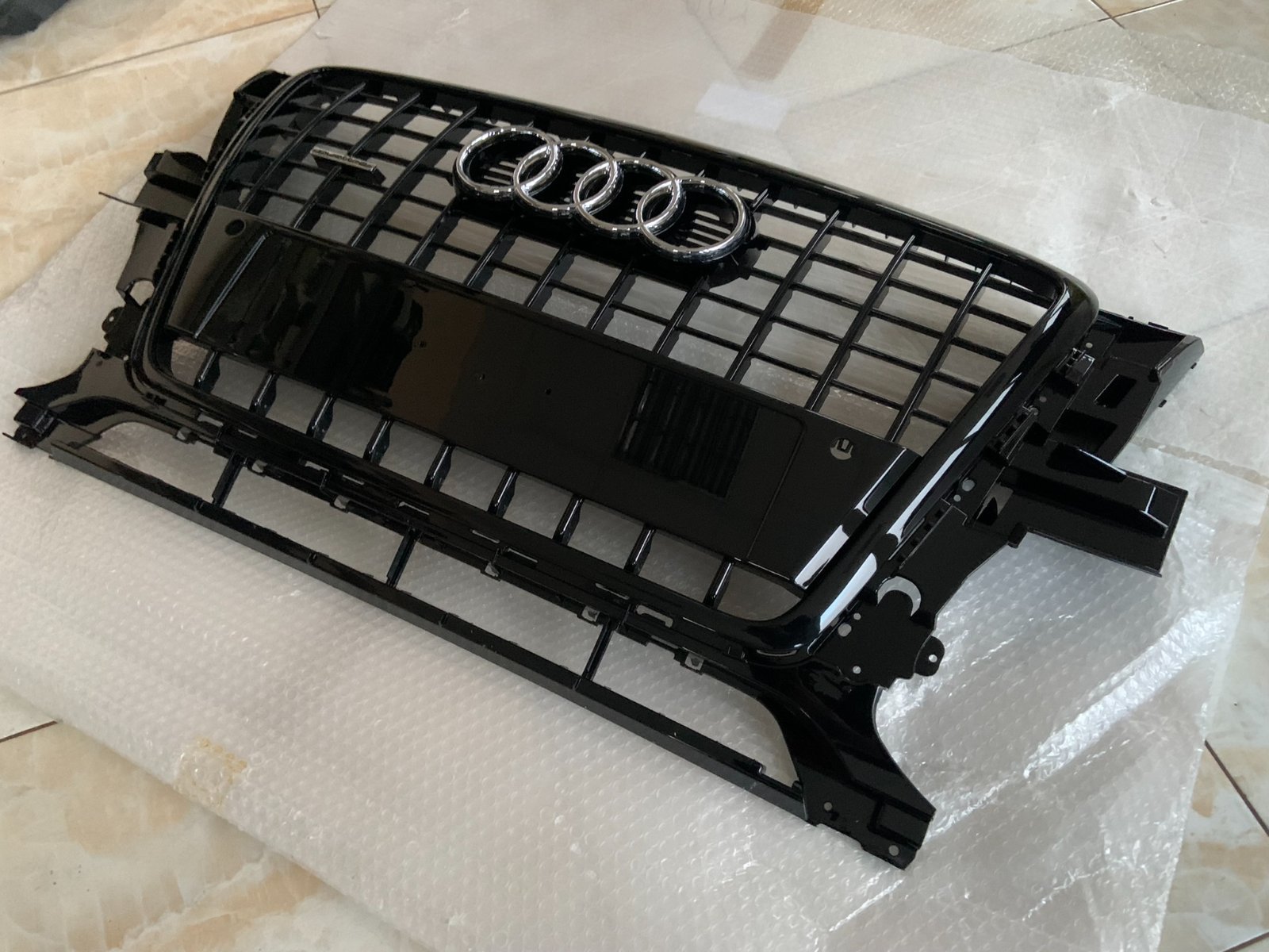 Audi Q5 S-line Black Centrinės grotelės