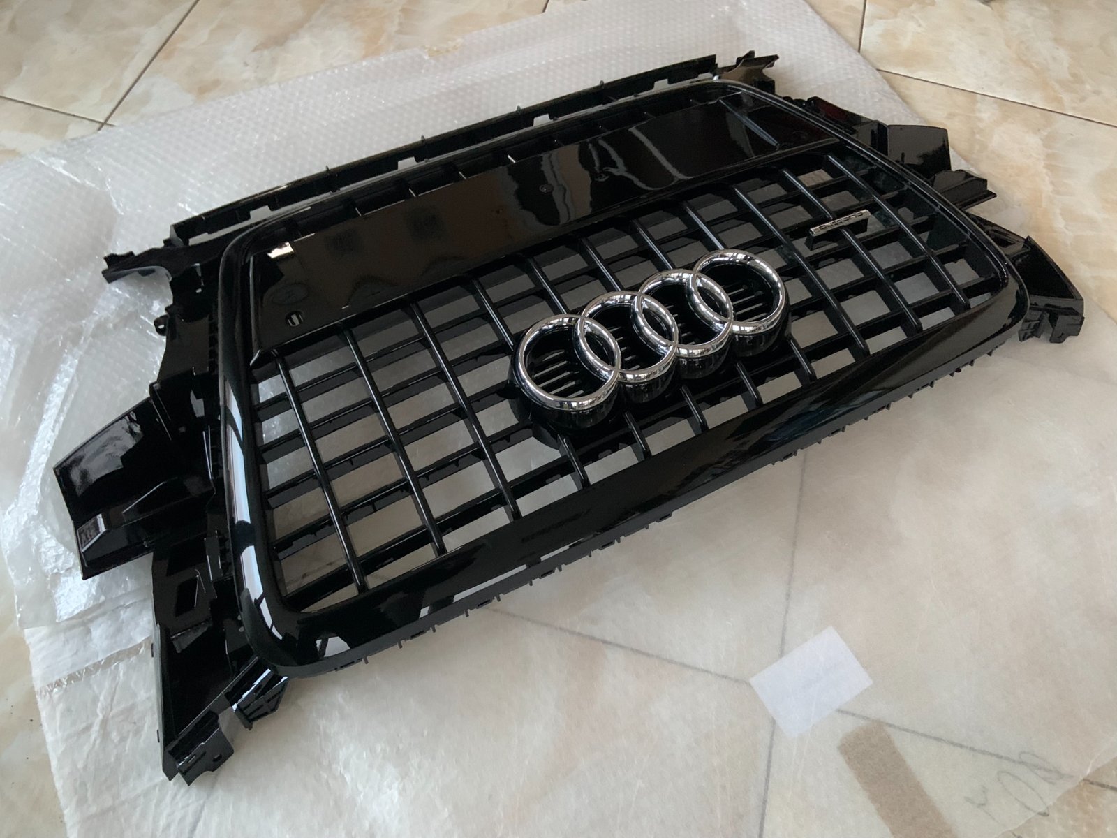 Audi Q5 S-line Black Centrinės grotelės