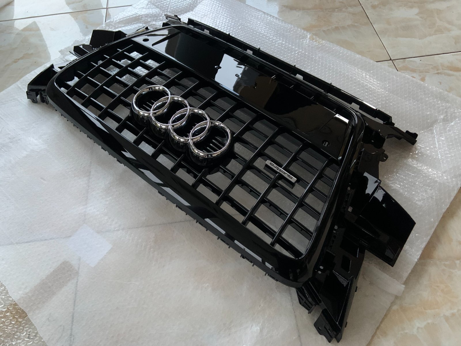 Audi Q5 S-line Black Centrinės grotelės