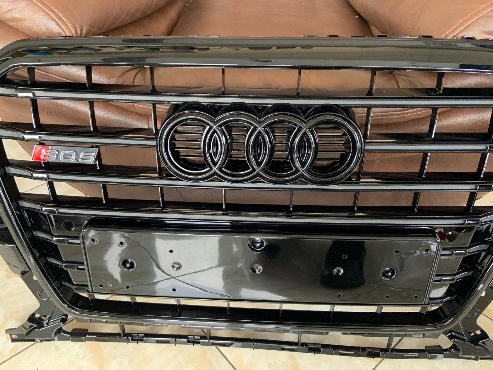 Audi Q5 Basic Centrinės grotelės SQ5 Style blizgios