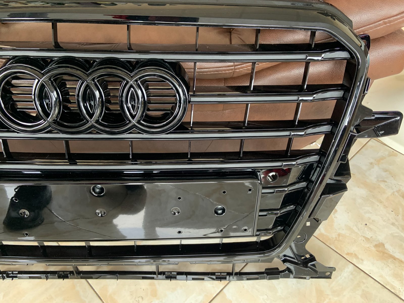 Audi Q5 Basic Centrinės grotelės SQ5 Style blizgios