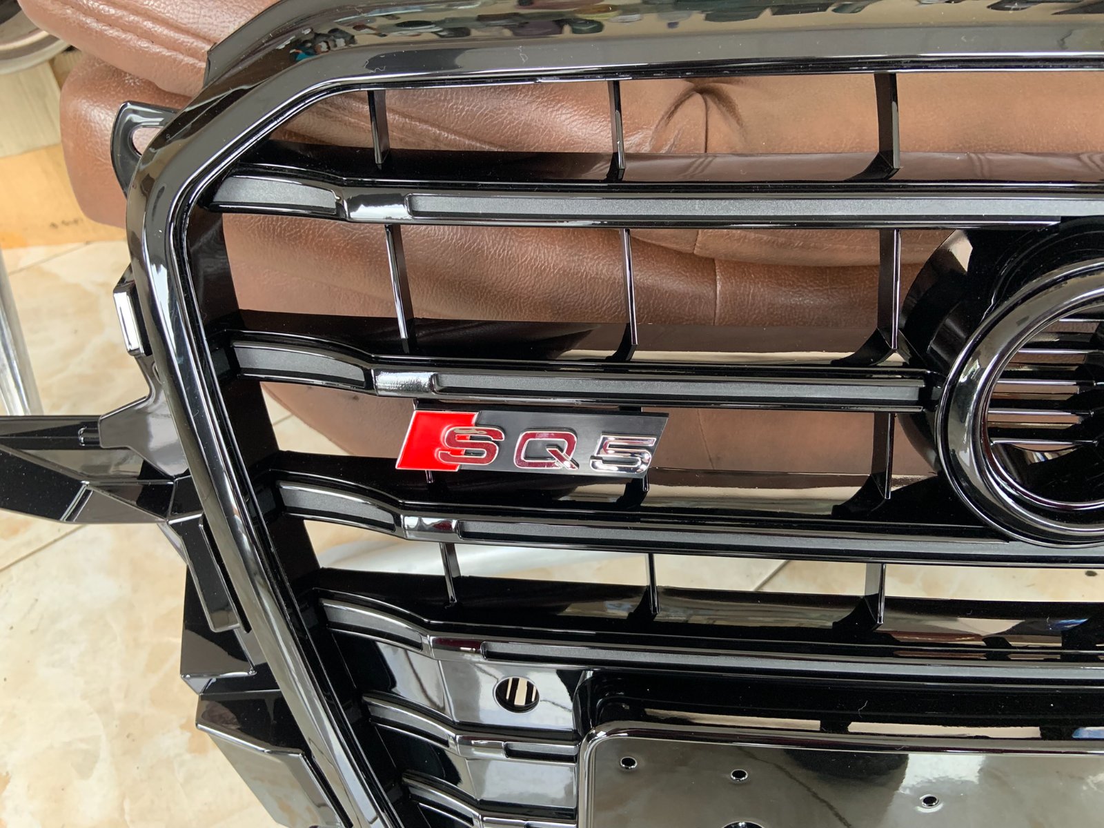 Audi Q5 Basic Centrinės grotelės SQ5 Style blizgios