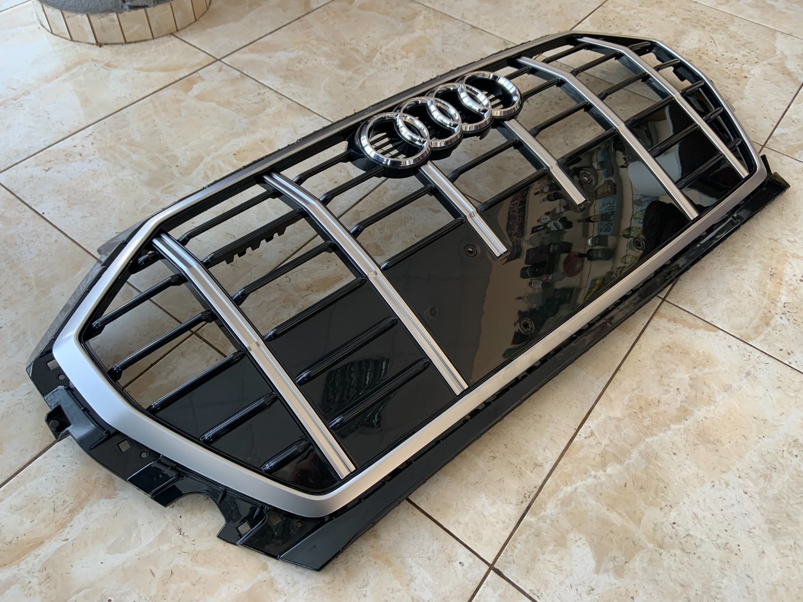 Audi Q5 Centrinės grotelės