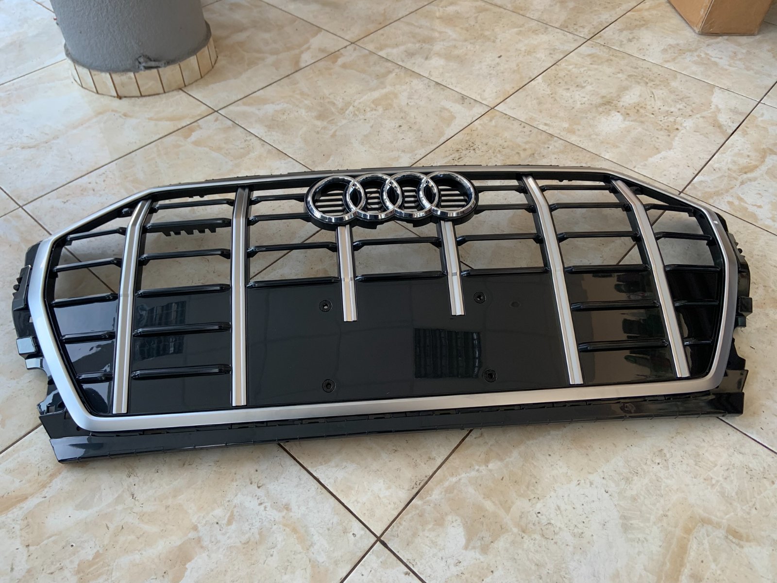 Audi Q5 Centrinės grotelės