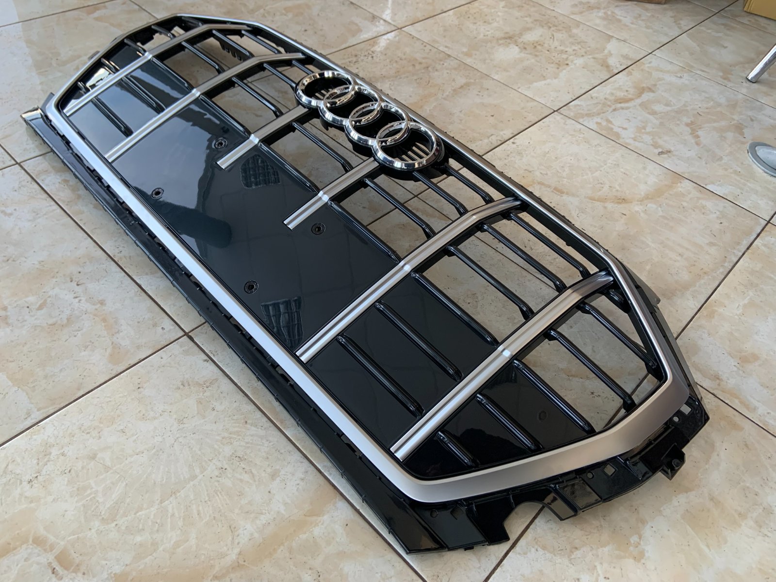 Audi Q5 Centrinės grotelės
