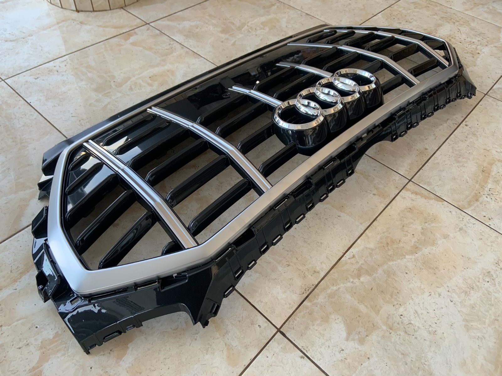 Audi Q5 Centrinės grotelės