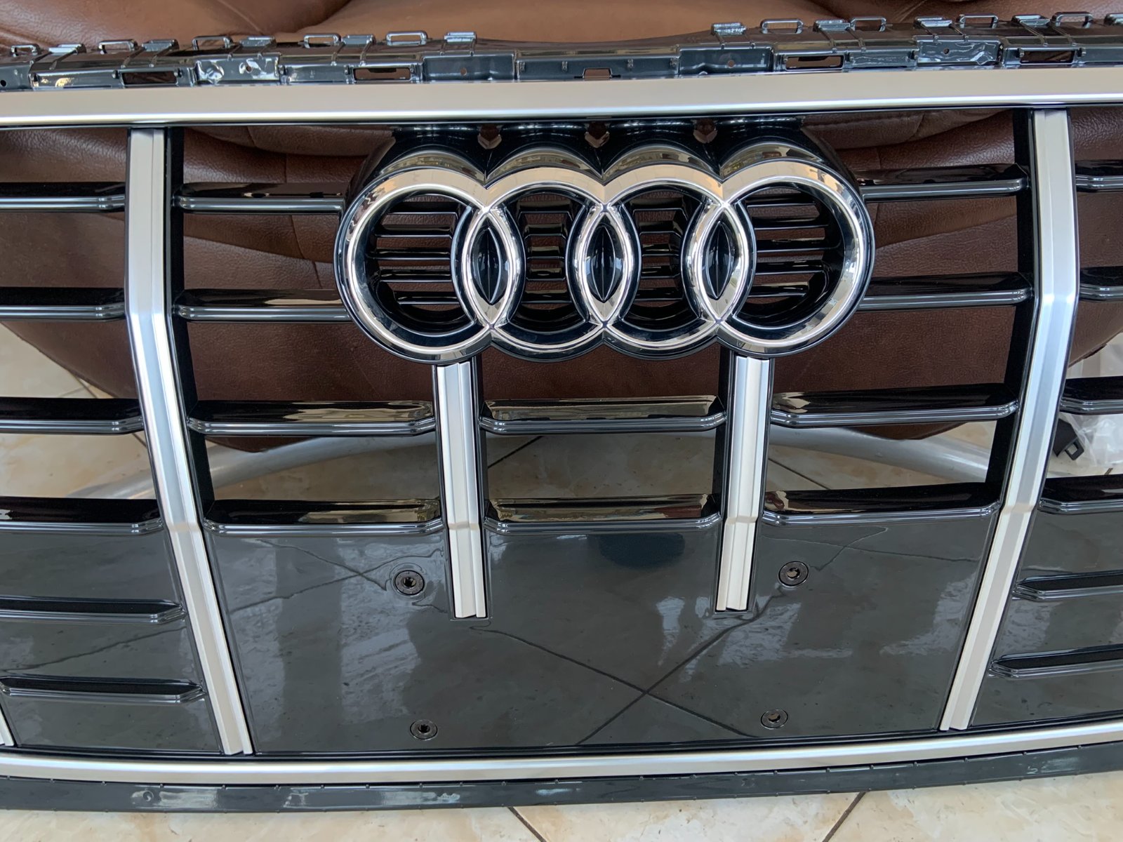 Audi Q5 Centrinės grotelės