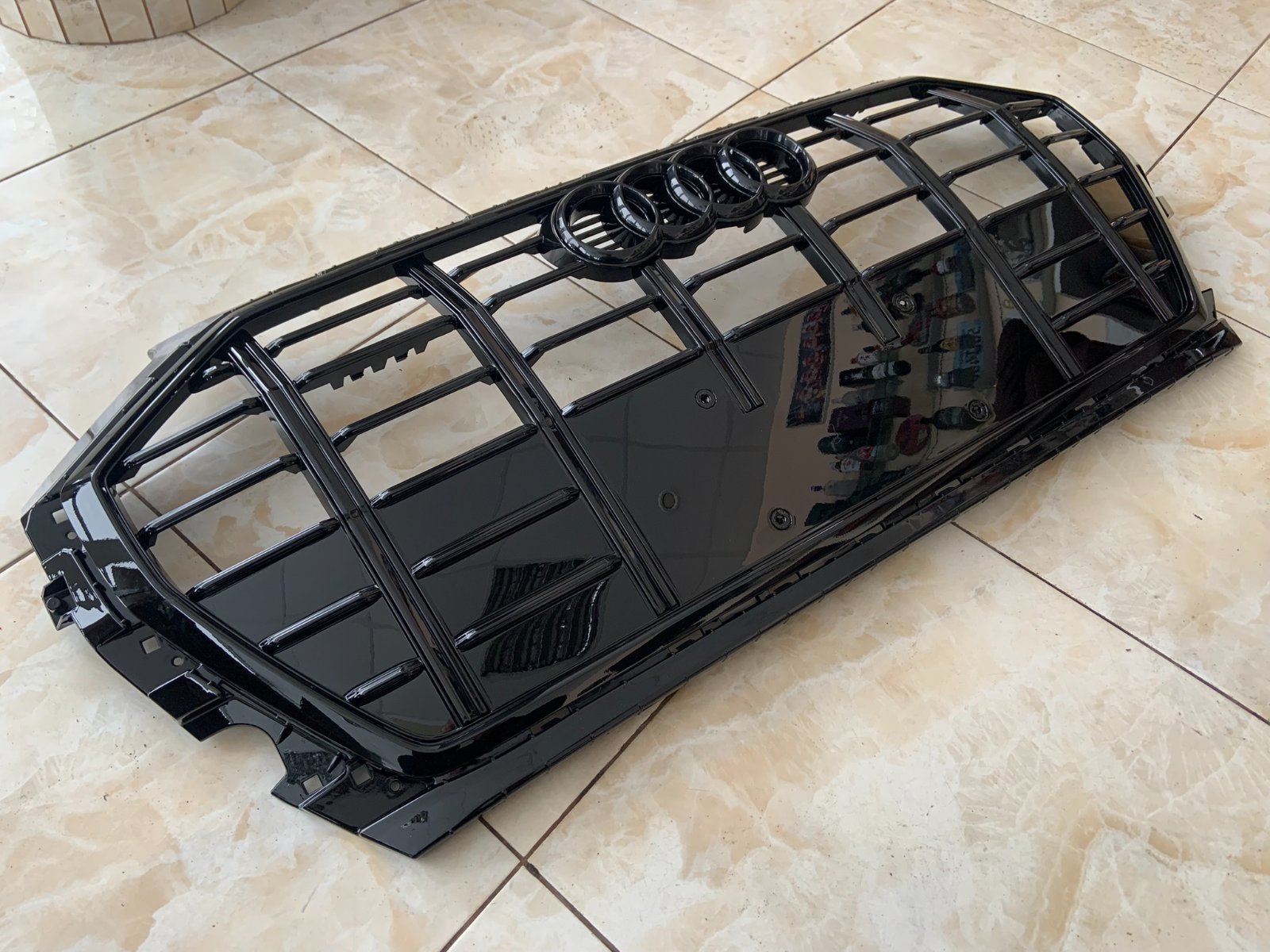Audi Q5 Centrinės grotelės