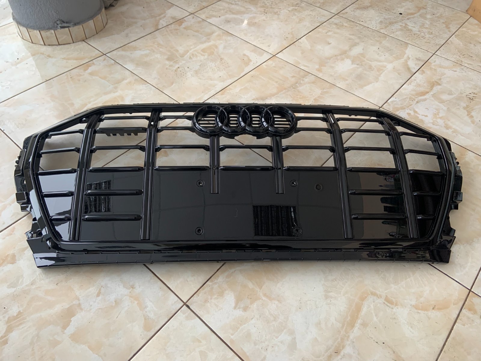 Audi Q5 Centrinės grotelės