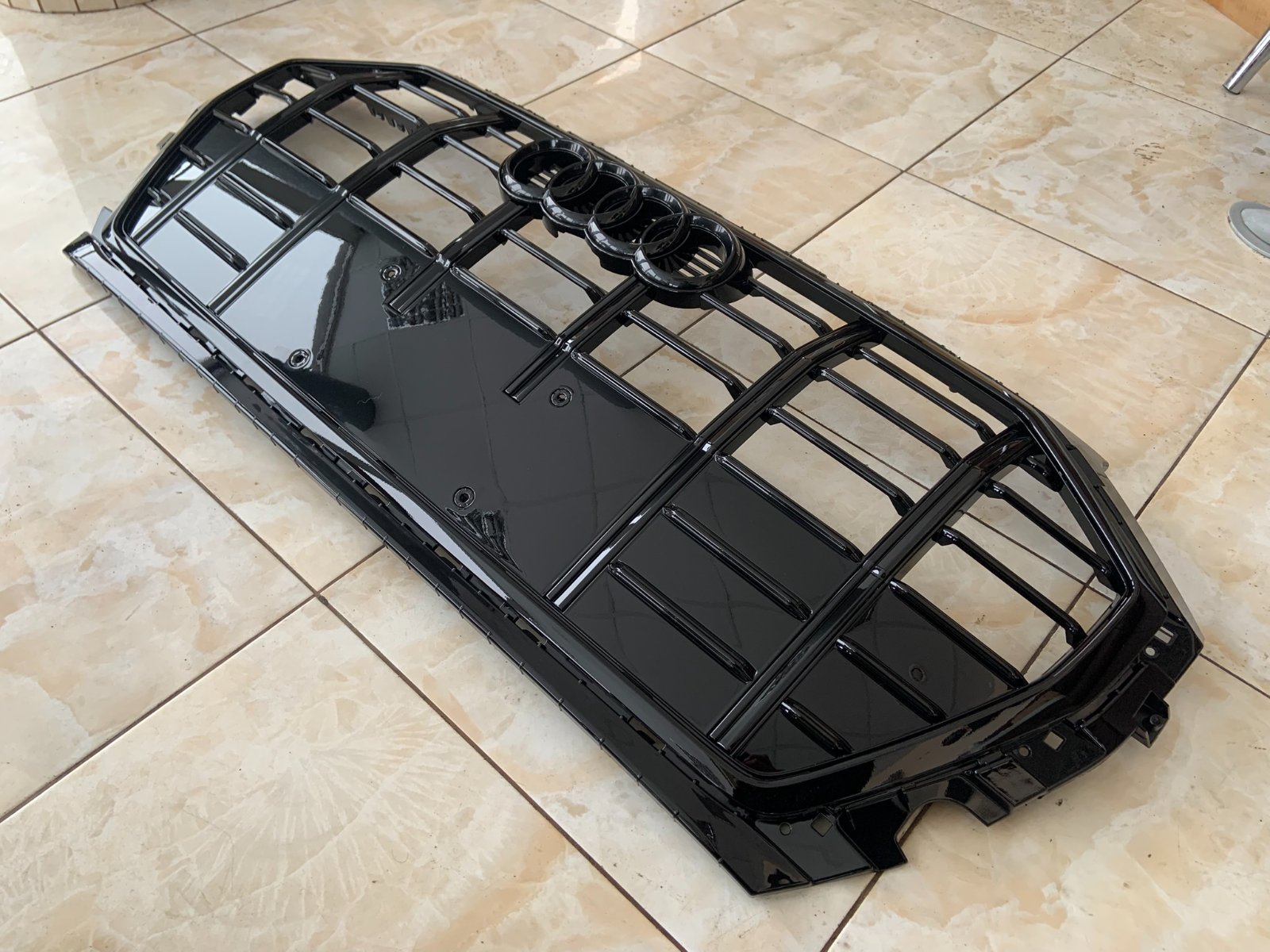 Audi Q5 Centrinės grotelės