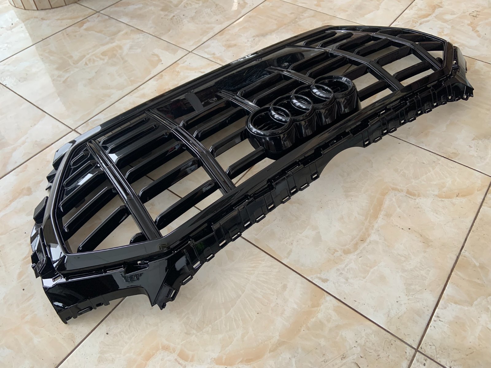 Audi Q5 Centrinės grotelės