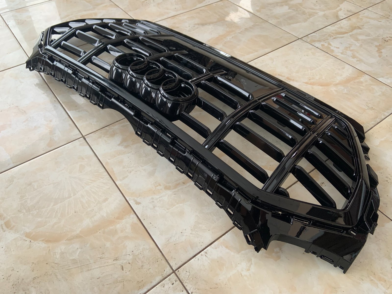 Audi Q5 Centrinės grotelės