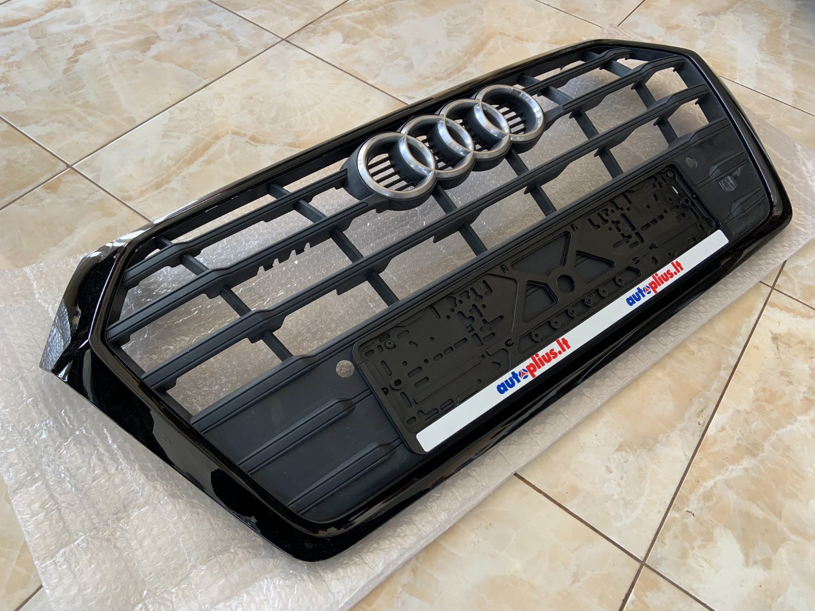 Audi Q5 Centrinės grotelės