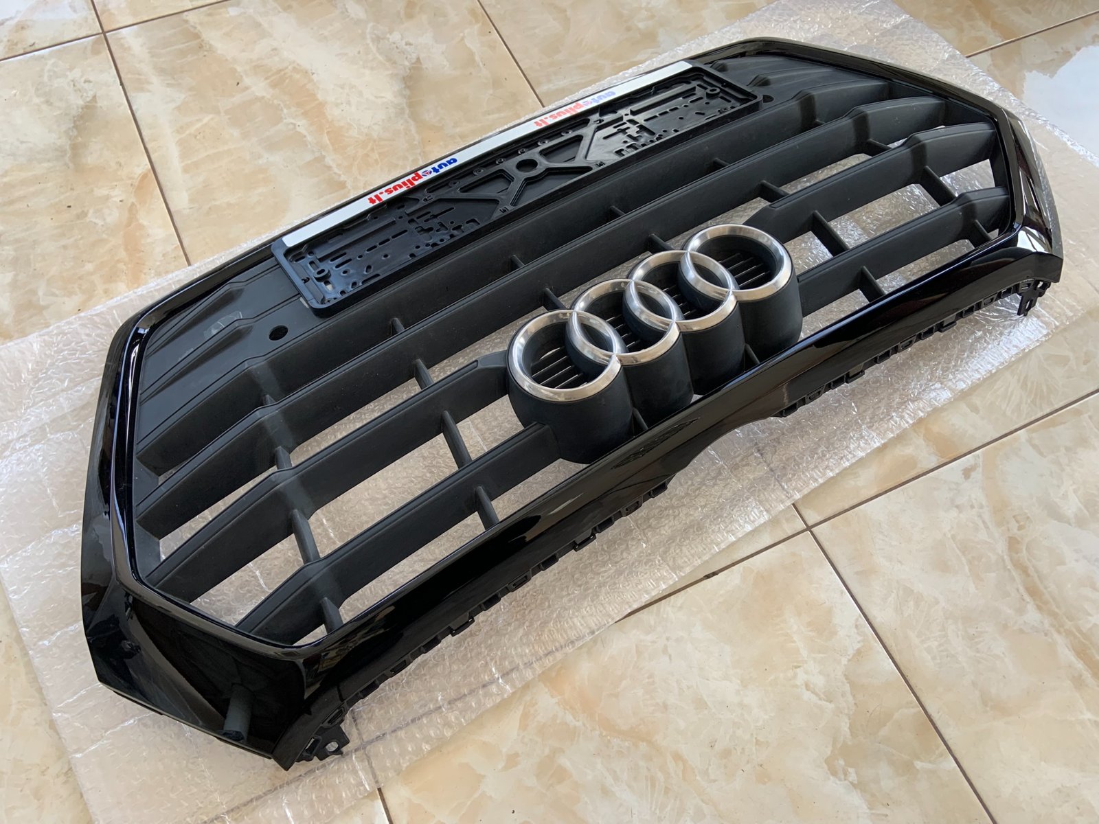 Audi Q5 Centrinės grotelės