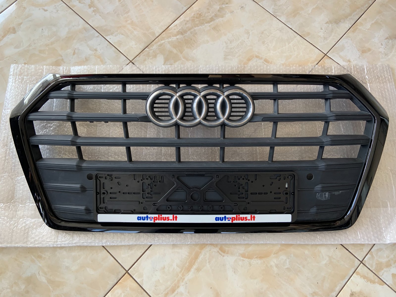 Audi Q5 Centrinės grotelės
