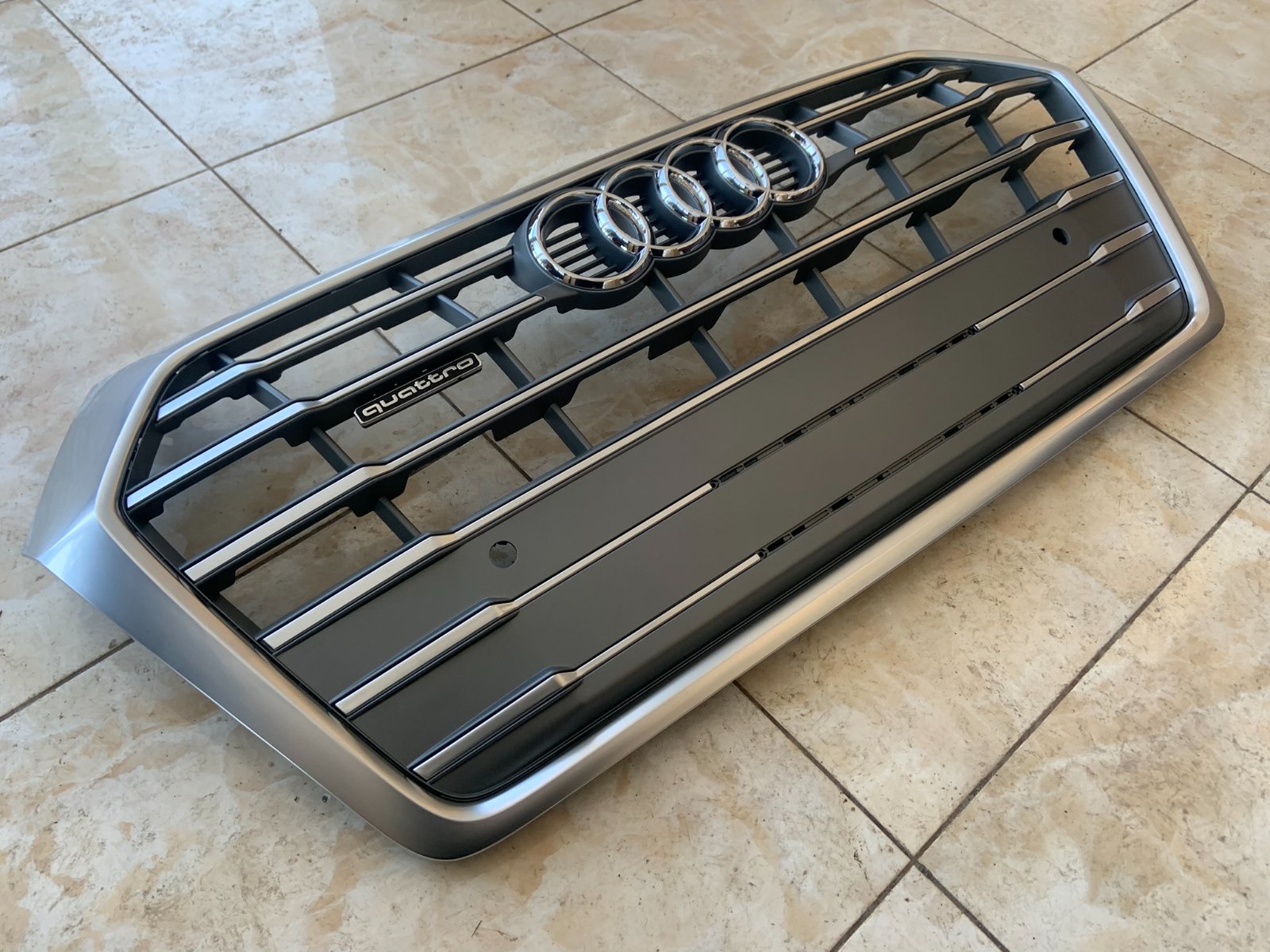 Audi Q5 Centrinės grotelės