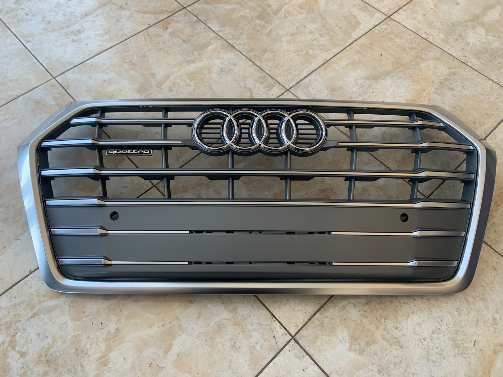 Audi Q5 Centrinės grotelės