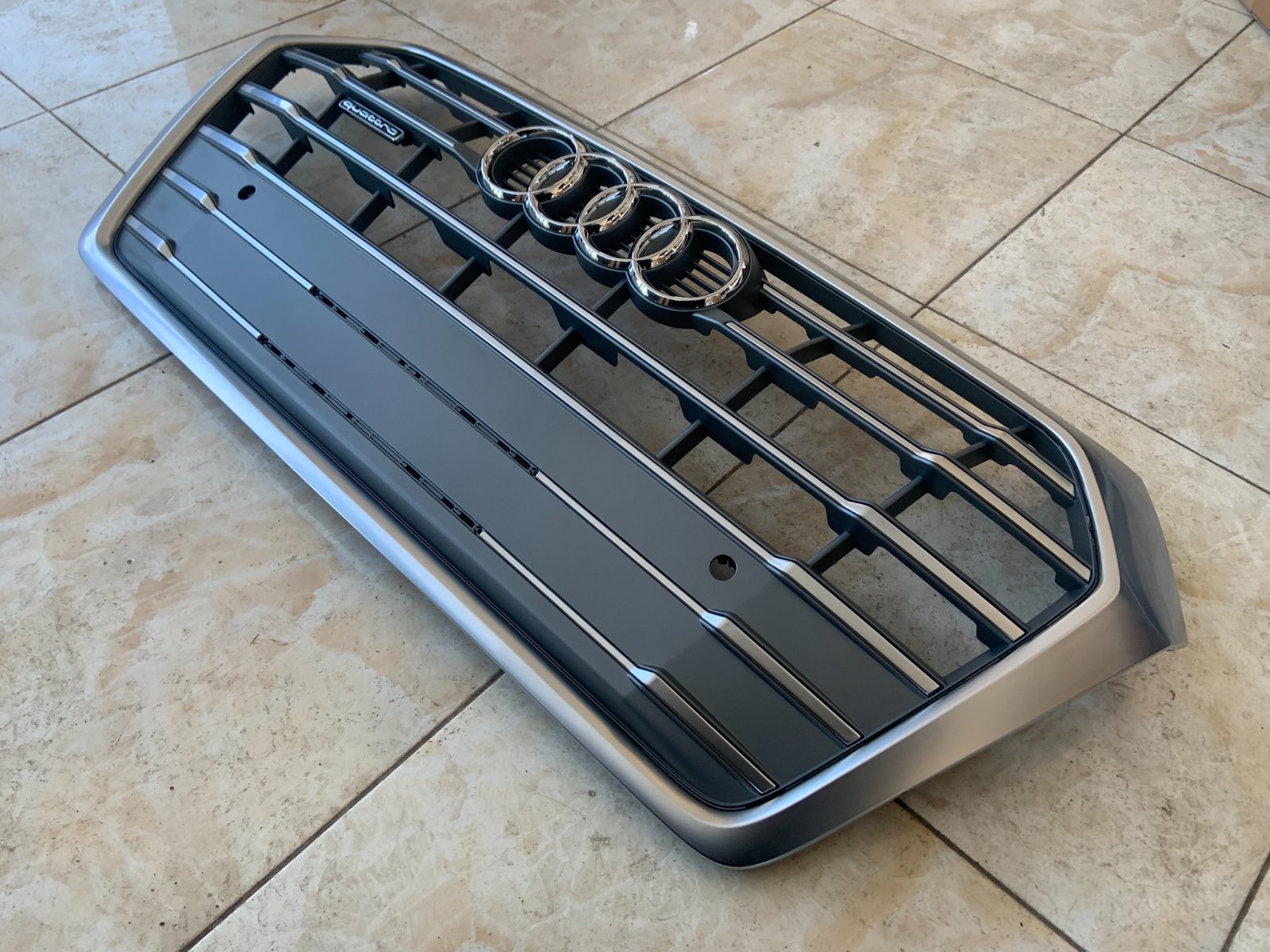 Audi Q5 Centrinės grotelės