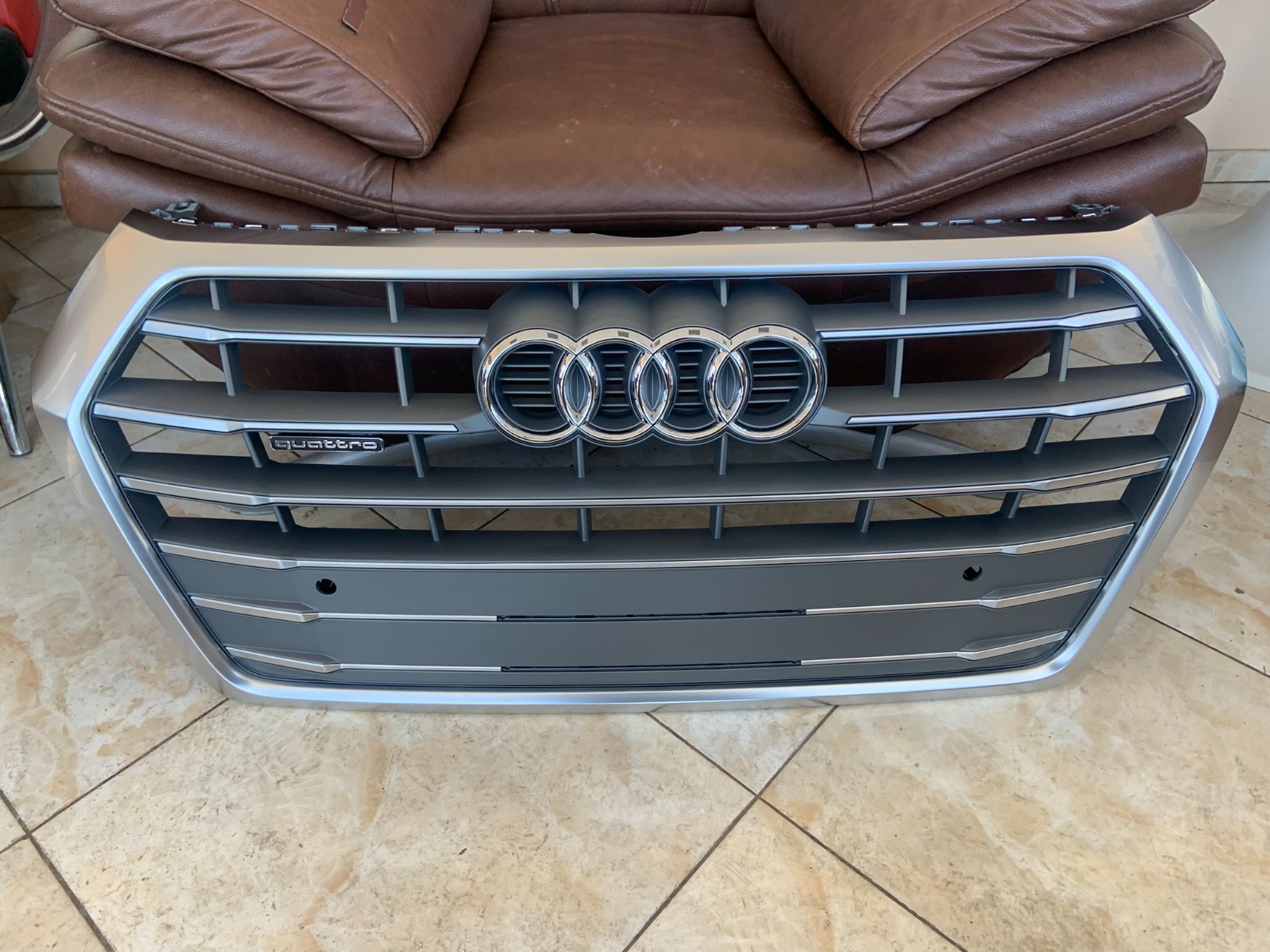 Audi Q5 Centrinės grotelės