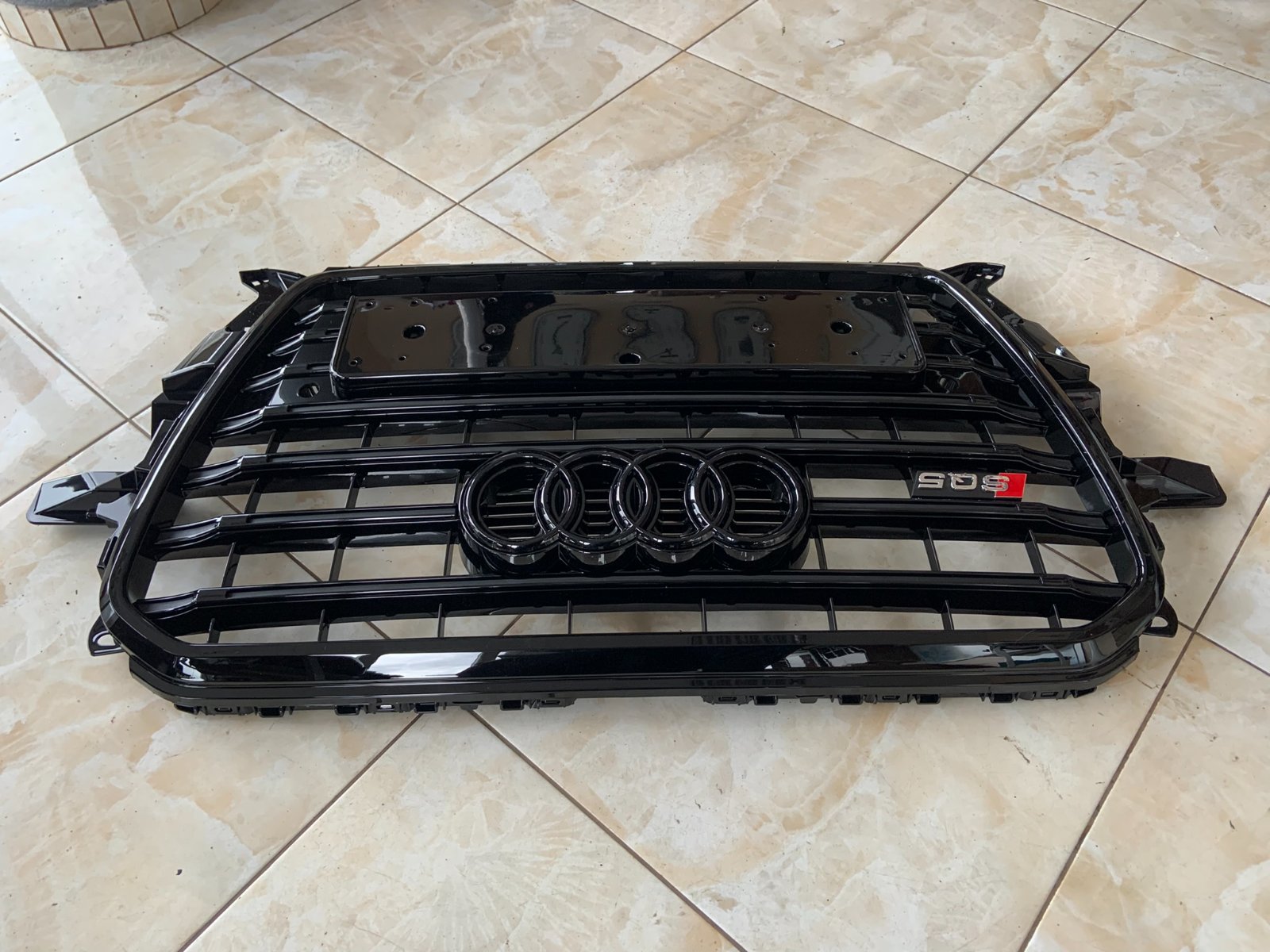 Audi Q5 S-line Centrinės grotelės SQ5 Style blizgios