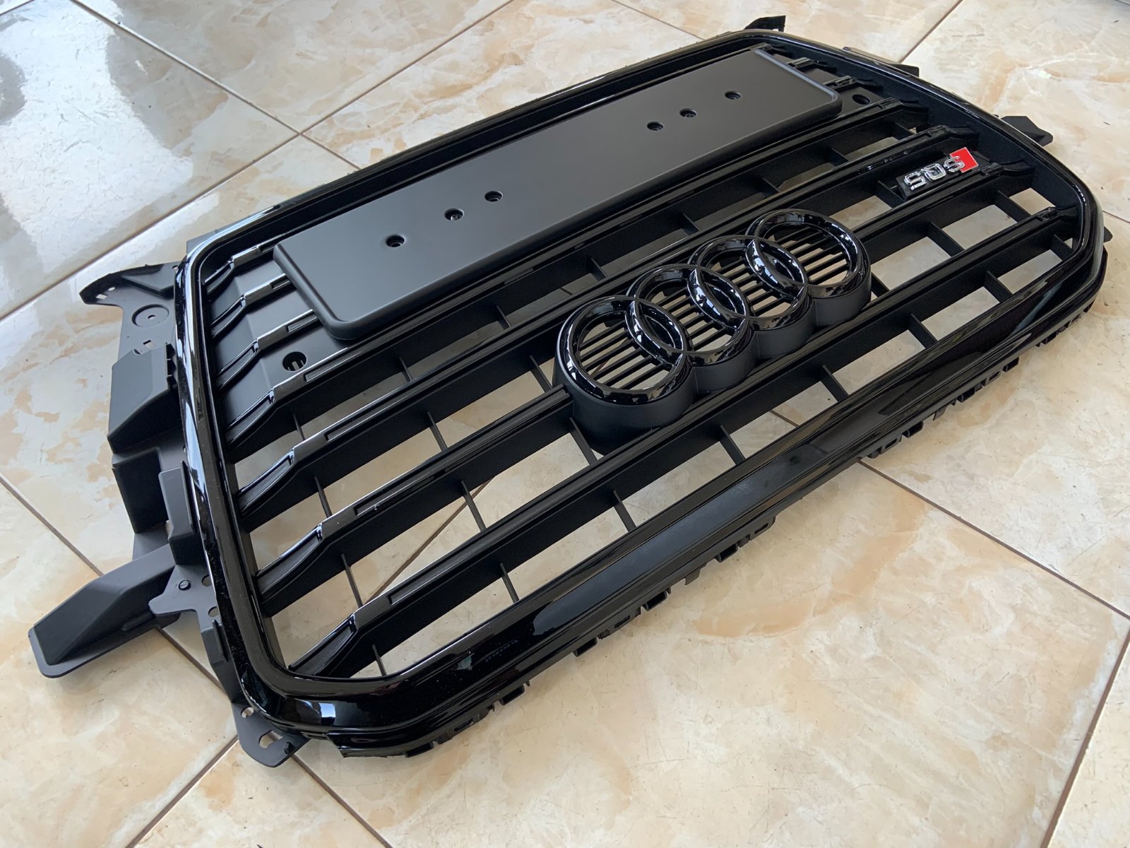 Audi Q5 S-line Centrinės grotelės SQ5 Style matinės