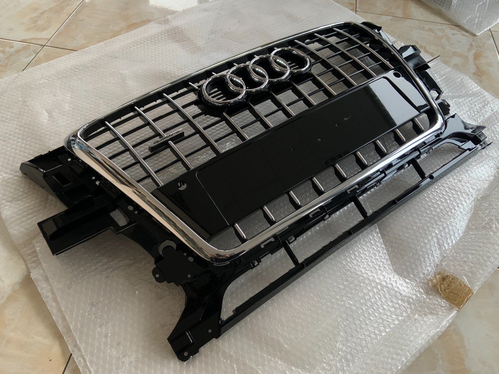 Audi Q5 S-line Chrome Centrinės grotelės