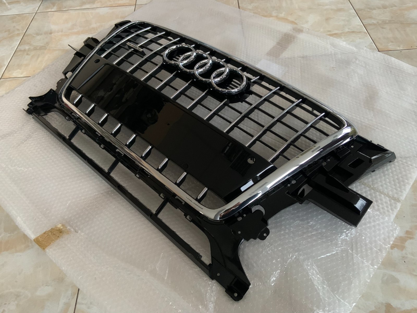 Audi Q5 S-line Chrome Centrinės grotelės