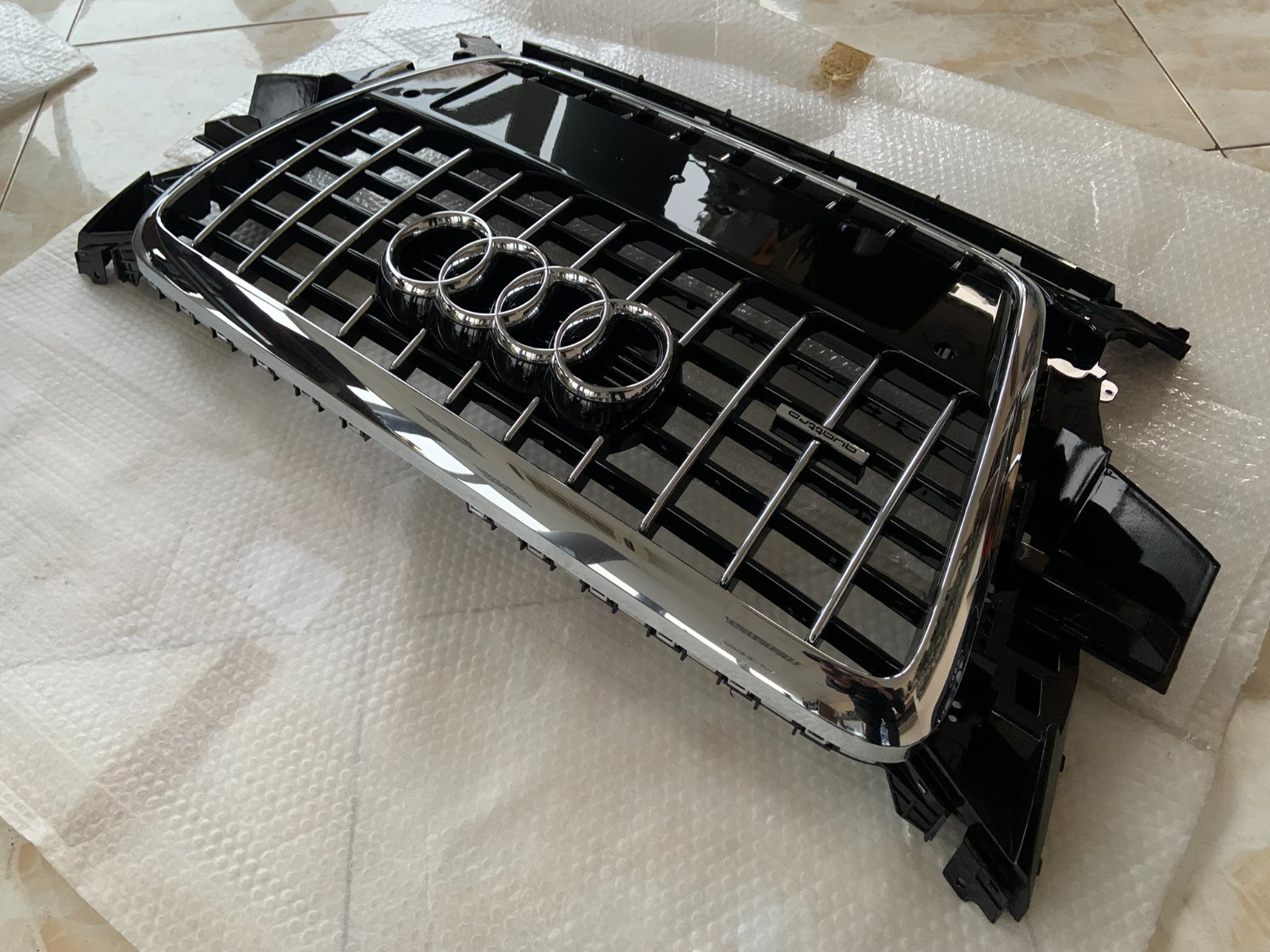 Audi Q5 S-line Chrome Centrinės grotelės
