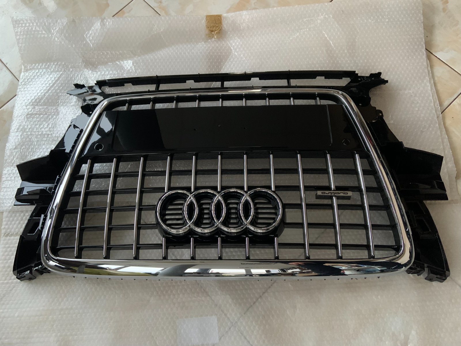 Audi Q5 S-line Chrome Centrinės grotelės