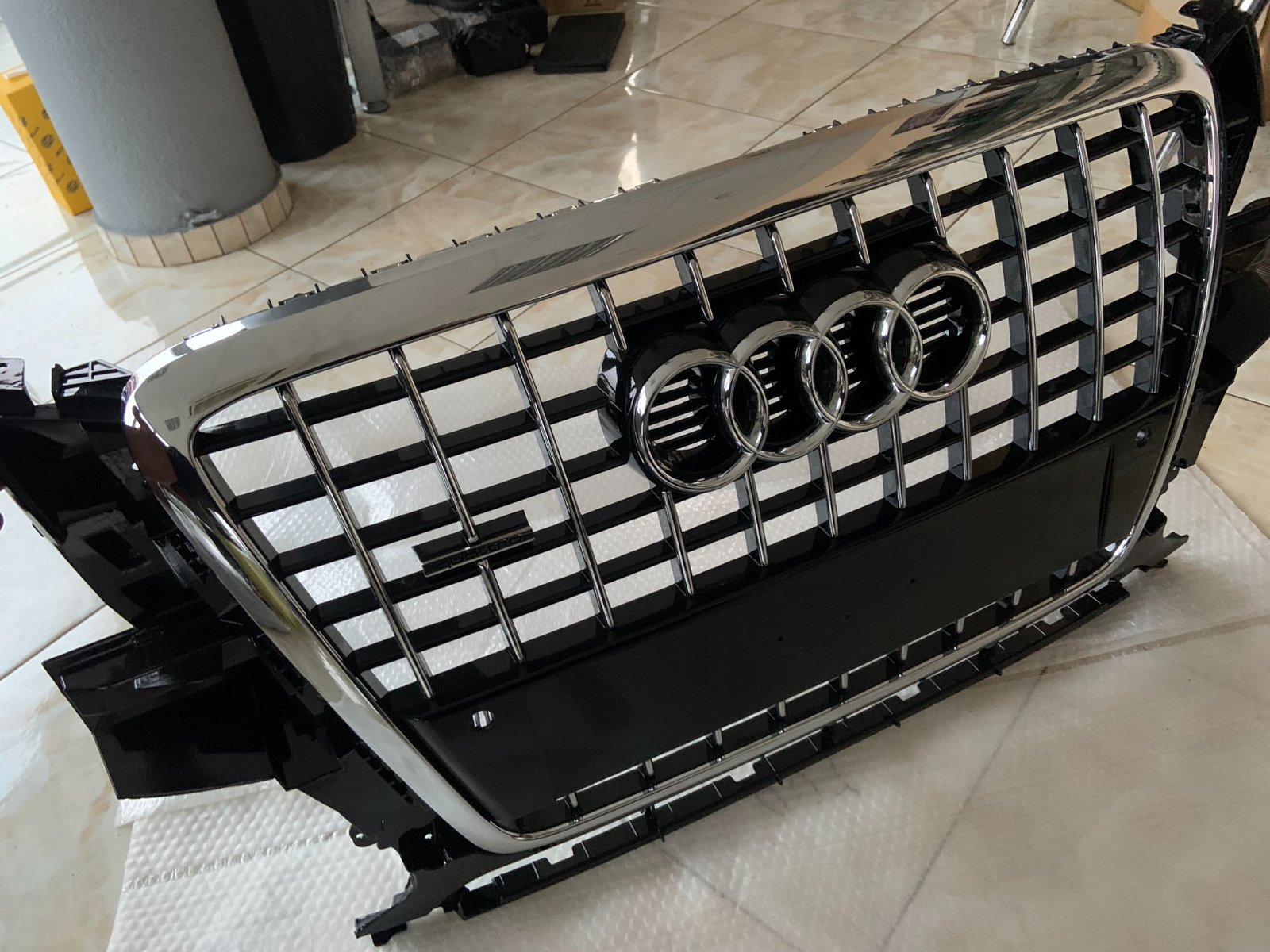 Audi Q5 S-line Chrome Centrinės grotelės