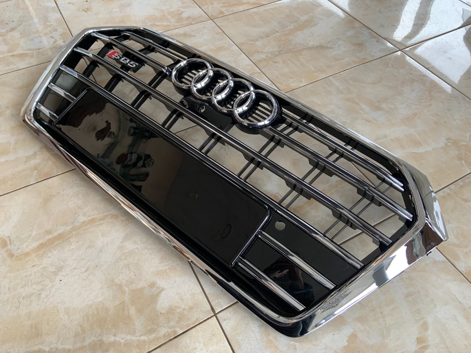 Audi Q5 SQ5 Centrinės grotelės
