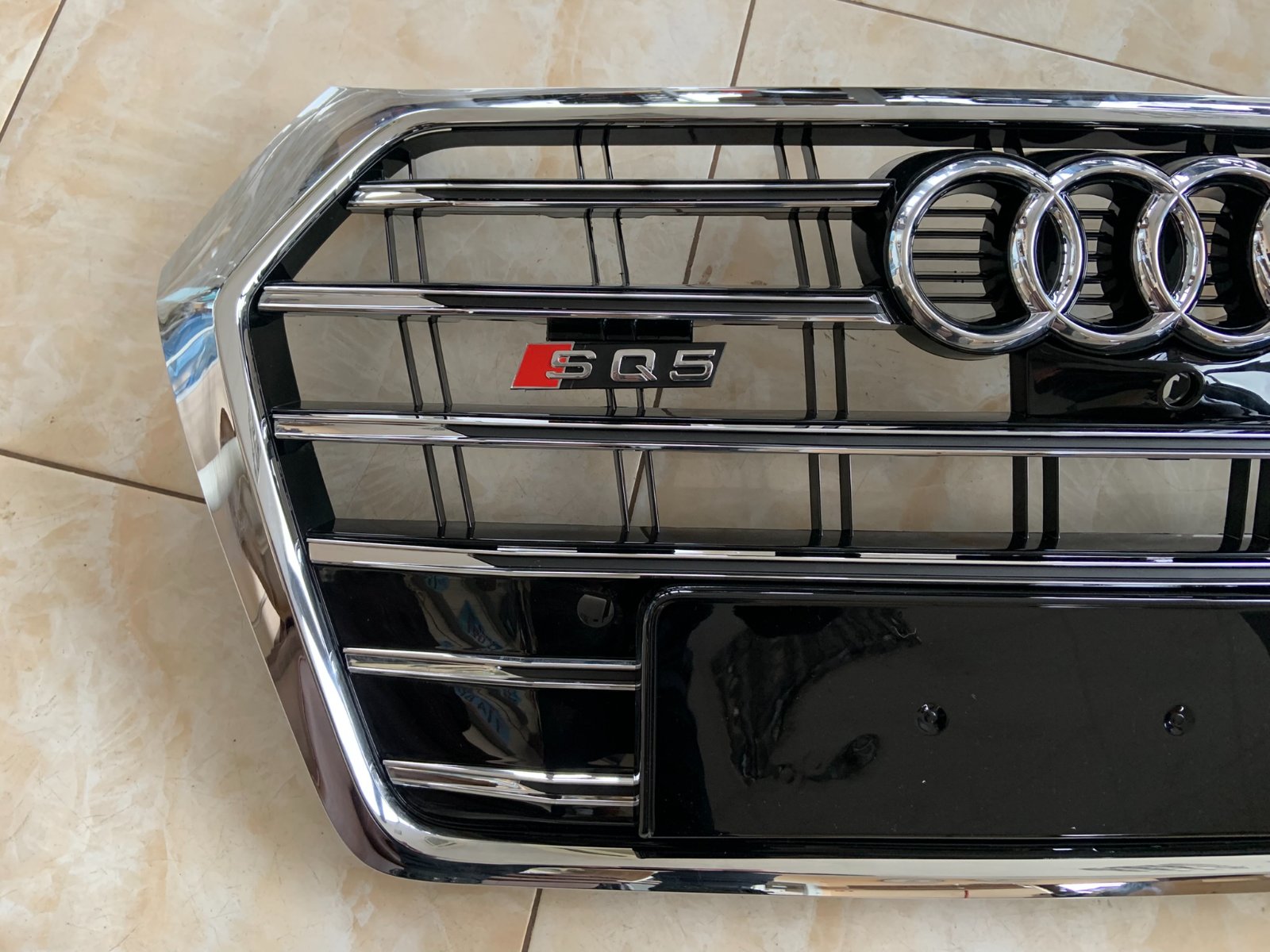 Audi Q5 SQ5 Centrinės grotelės