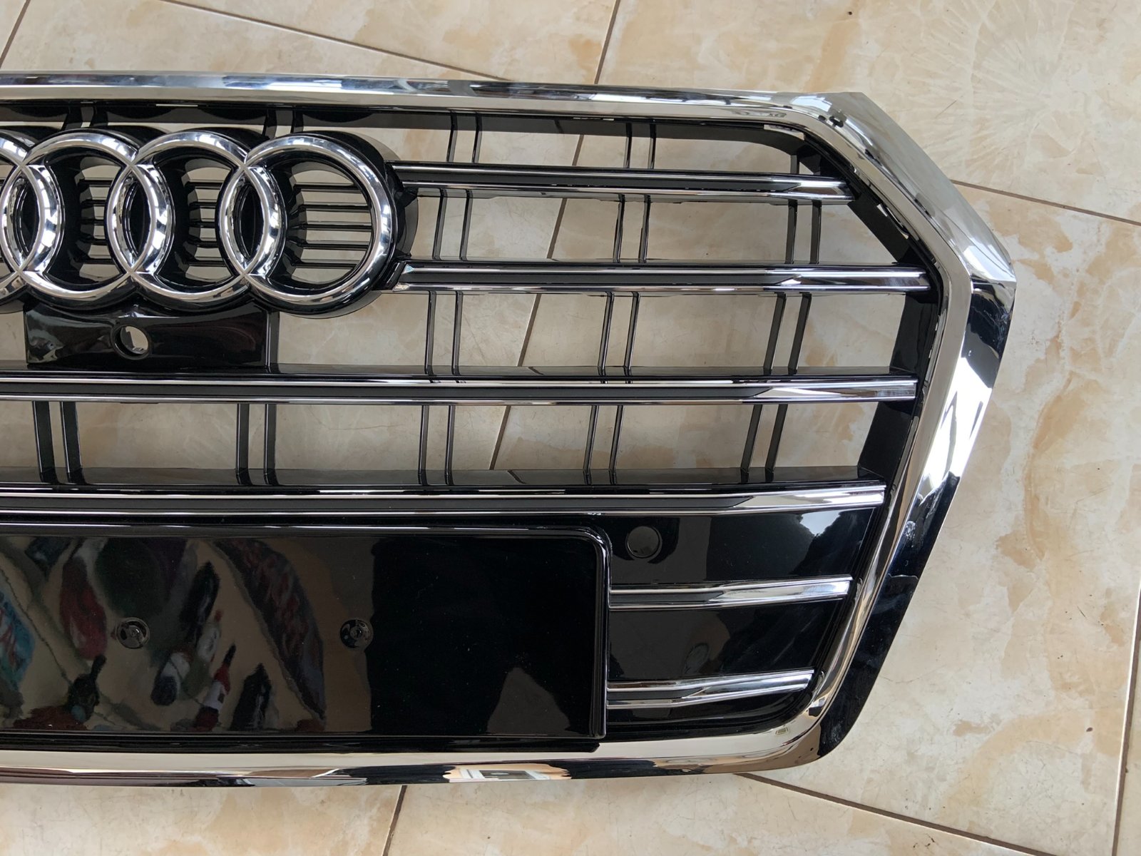 Audi Q5 SQ5 Centrinės grotelės