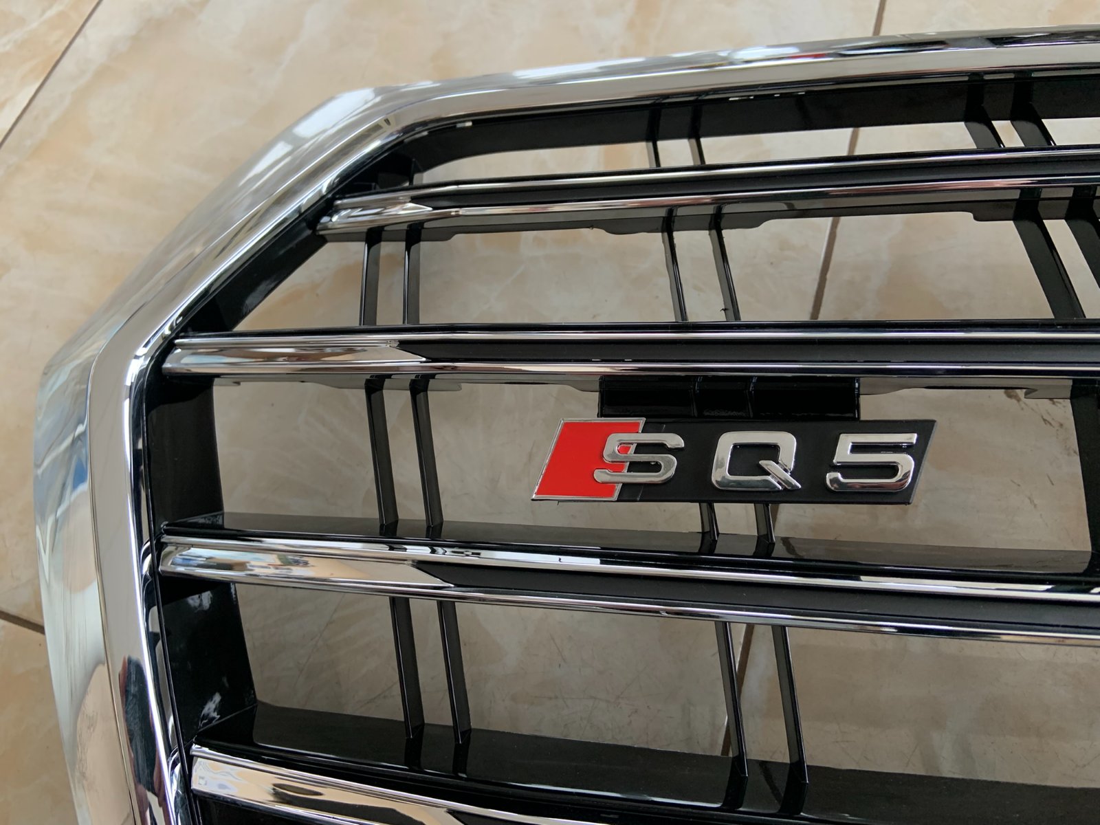 Audi Q5 SQ5 Centrinės grotelės