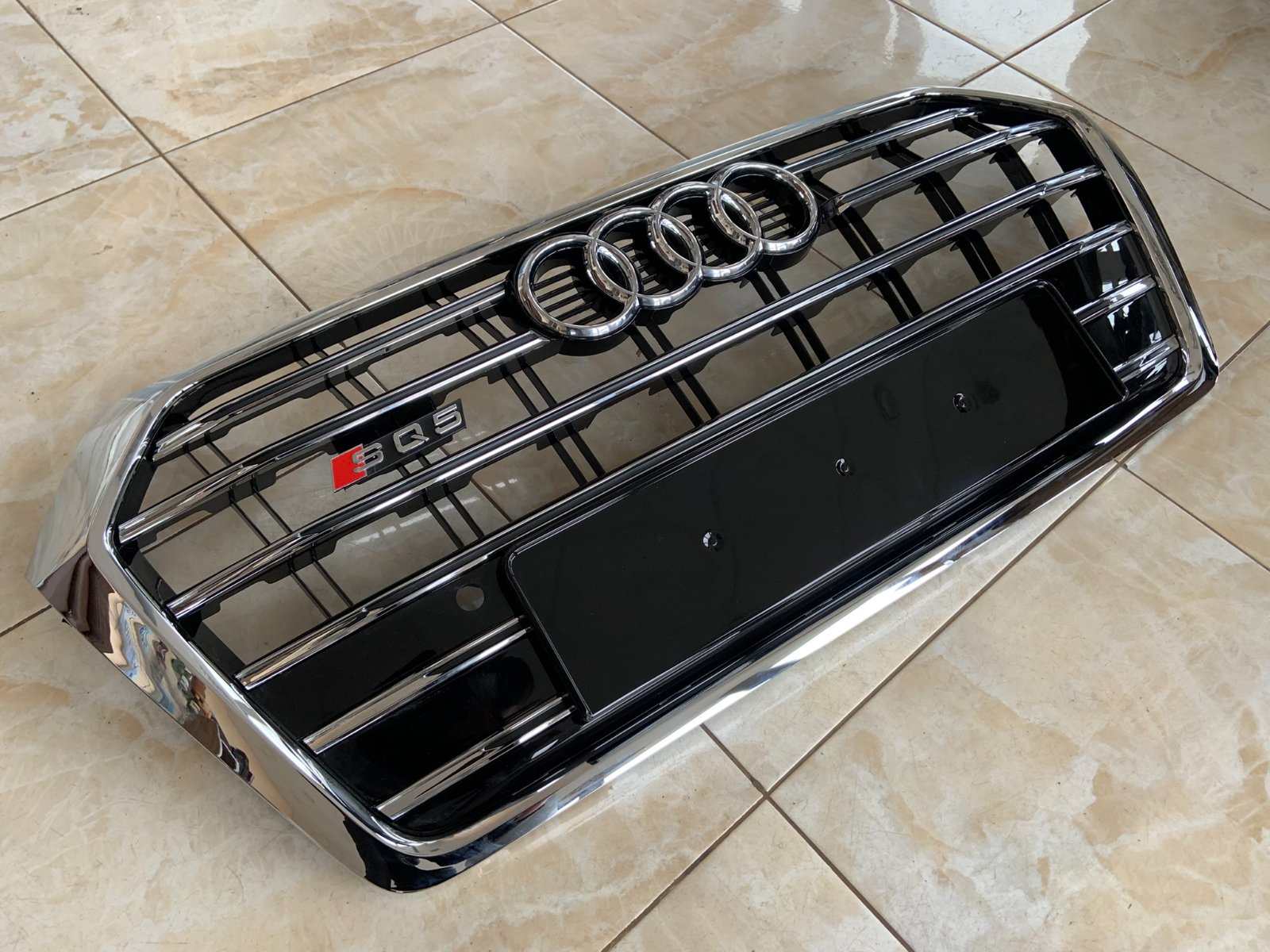Audi Q5 SQ5 Centrinės grotelės