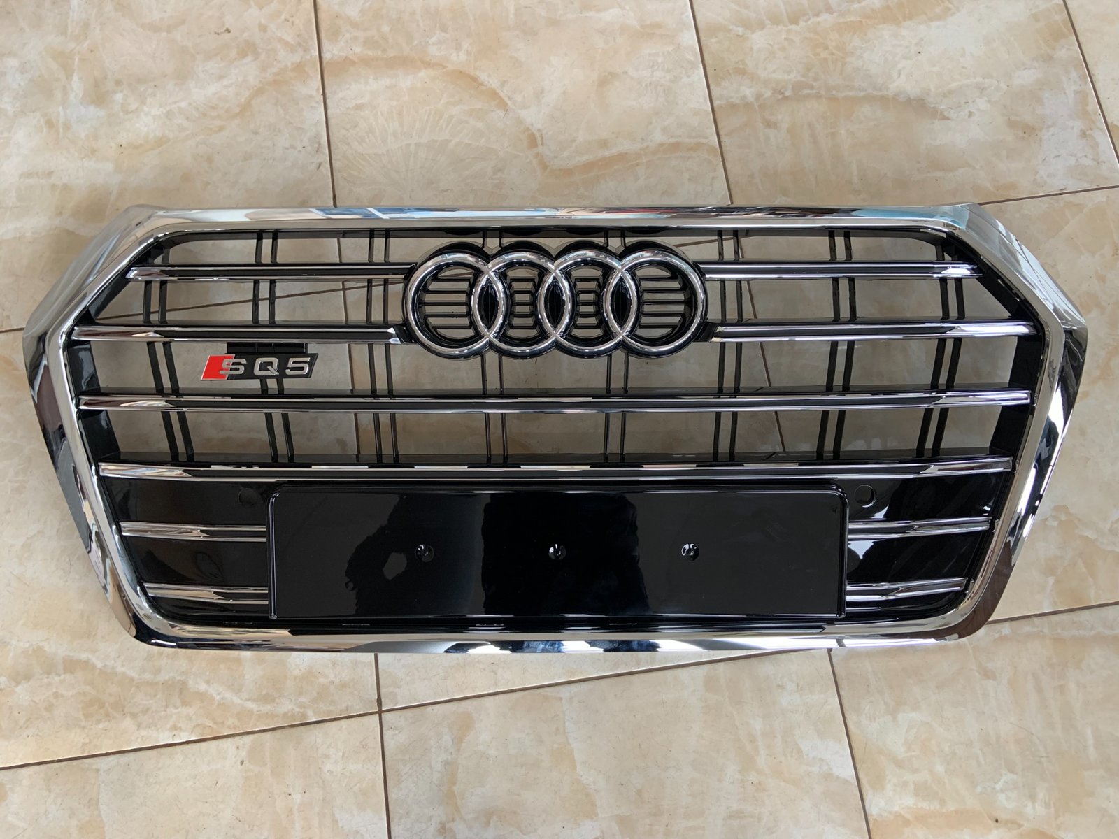 Audi Q5 SQ5 Centrinės grotelės
