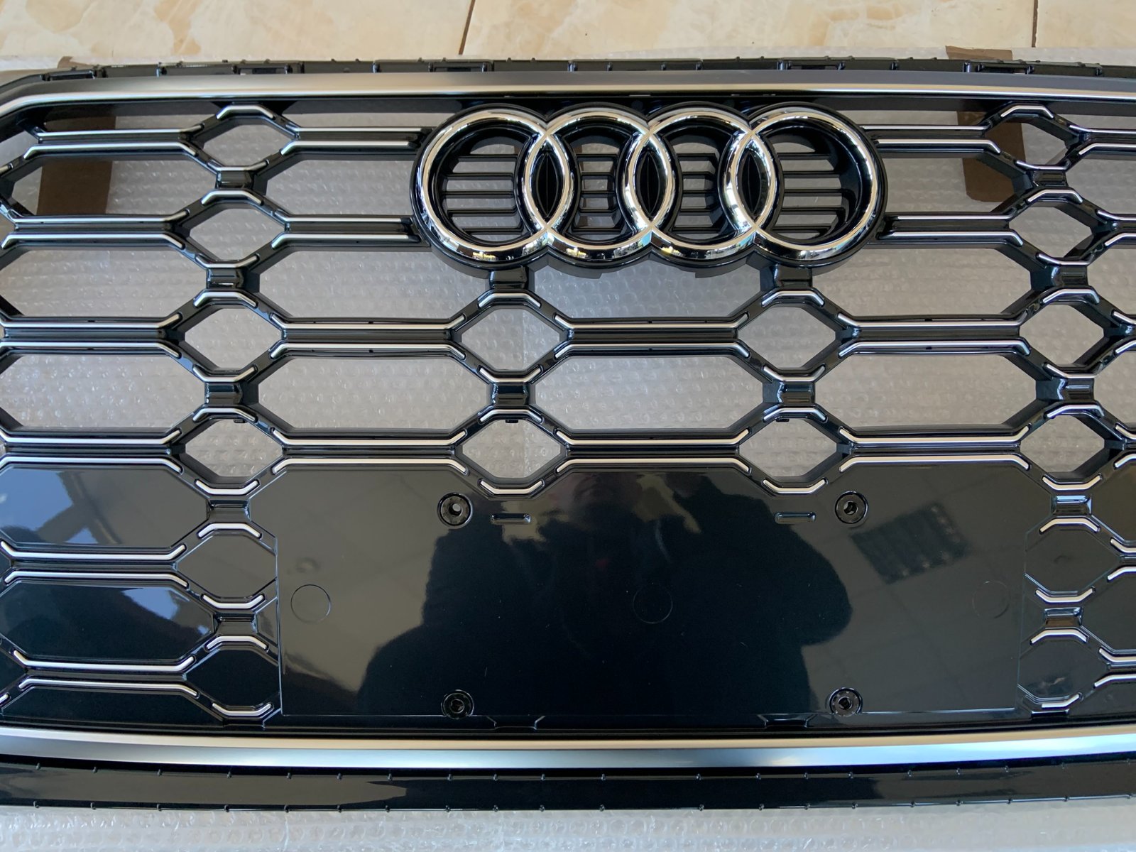 Audi Q5 SQ5 Centrinės grotelės