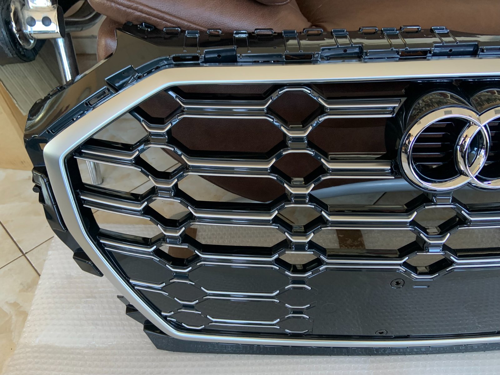 Audi Q5 SQ5 Centrinės grotelės