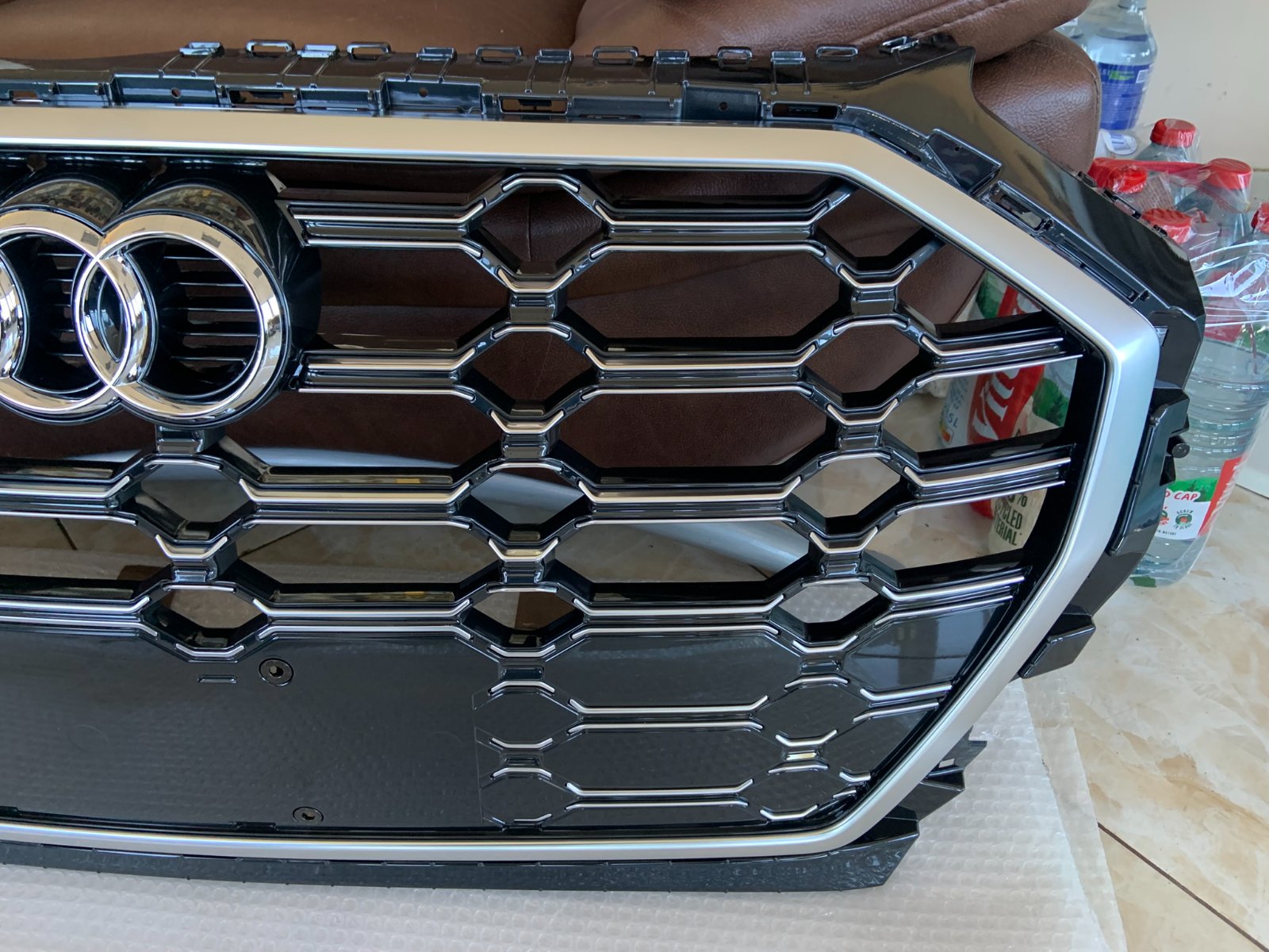 Audi Q5 SQ5 Centrinės grotelės
