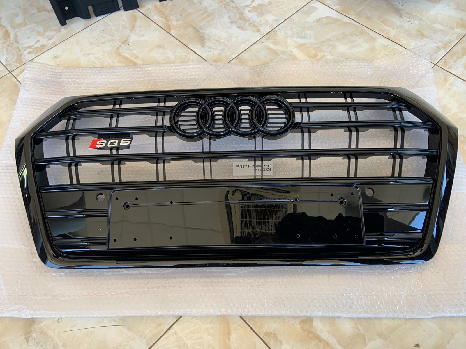 Audi Q5 SQ5 Centrinės grotelės