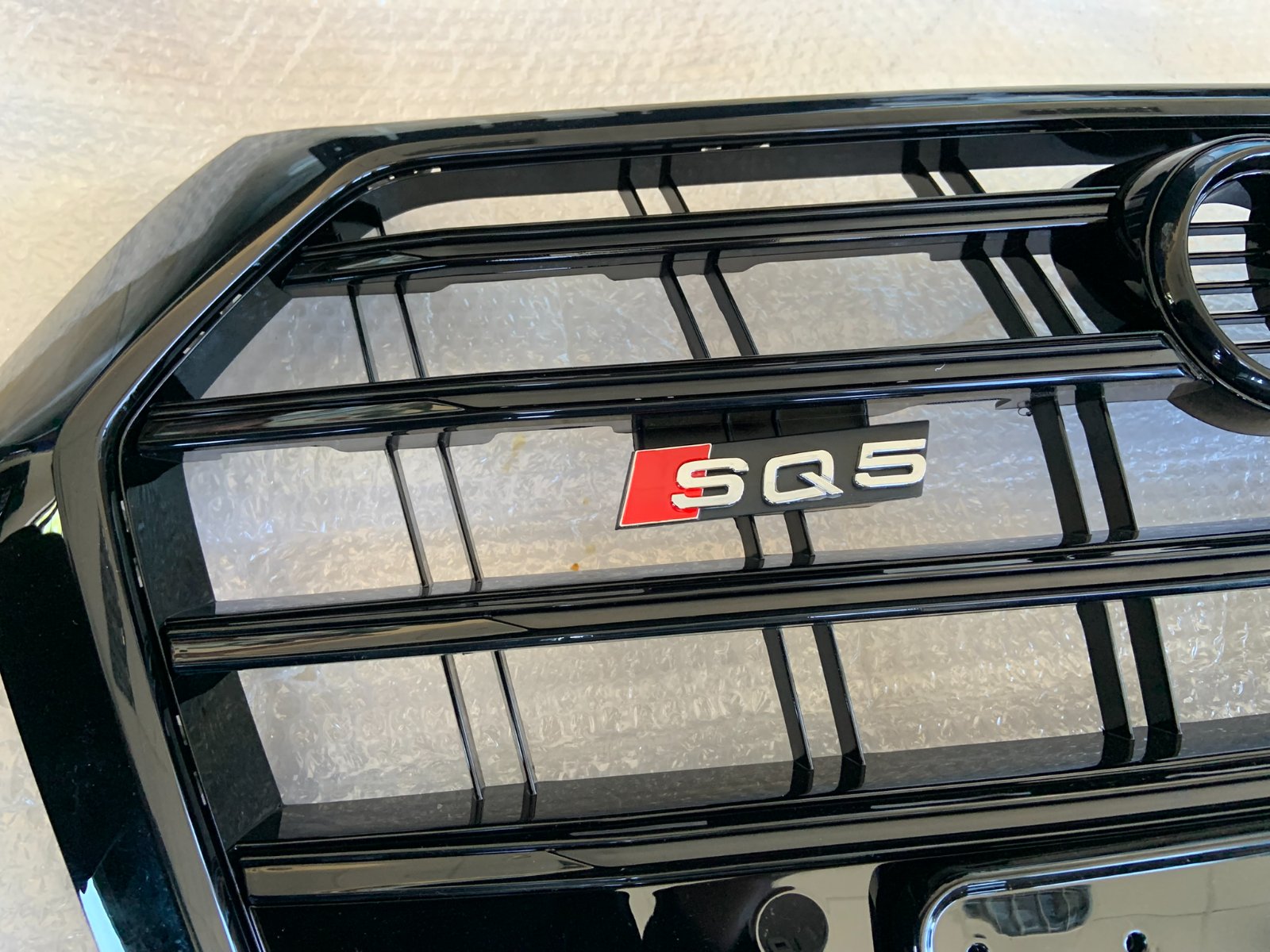 Audi Q5 SQ5 Centrinės grotelės