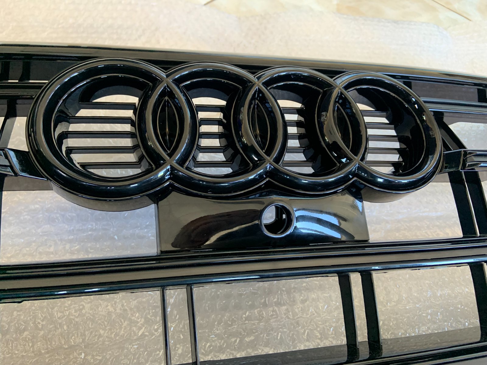 Audi Q5 SQ5 Centrinės grotelės