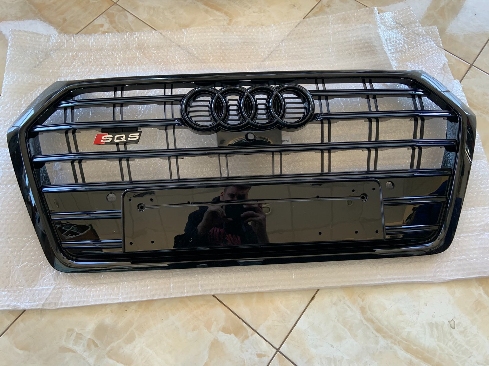Audi Q5 SQ5 Centrinės grotelės