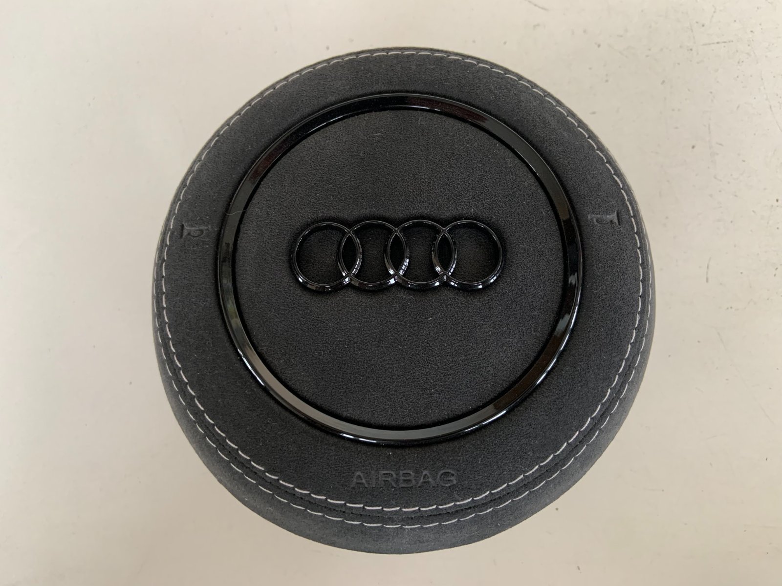 Audi Q5 vairo oro pagalvės dangtelis