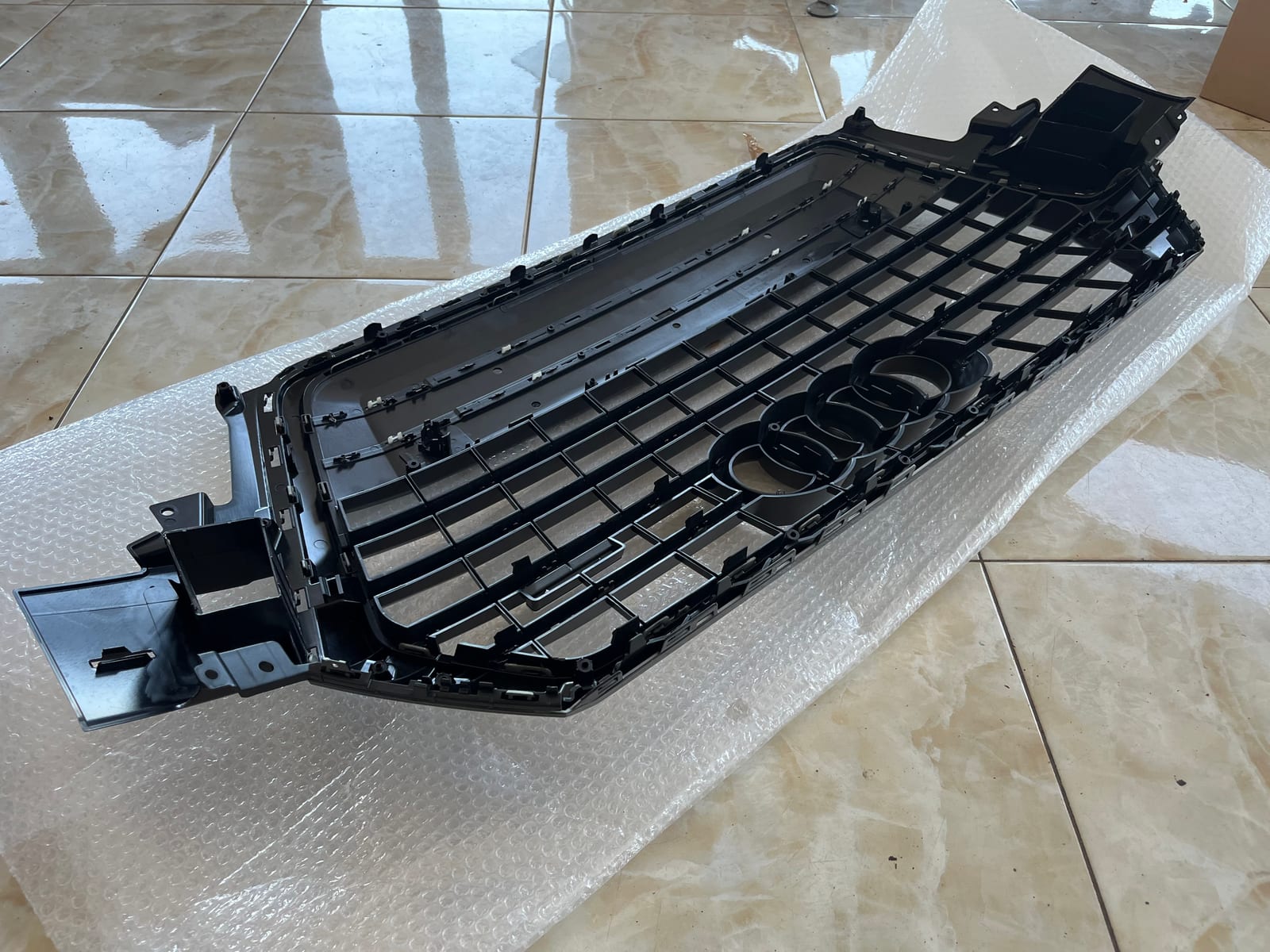 Audi Q7 Q7 Centrinės grotelės