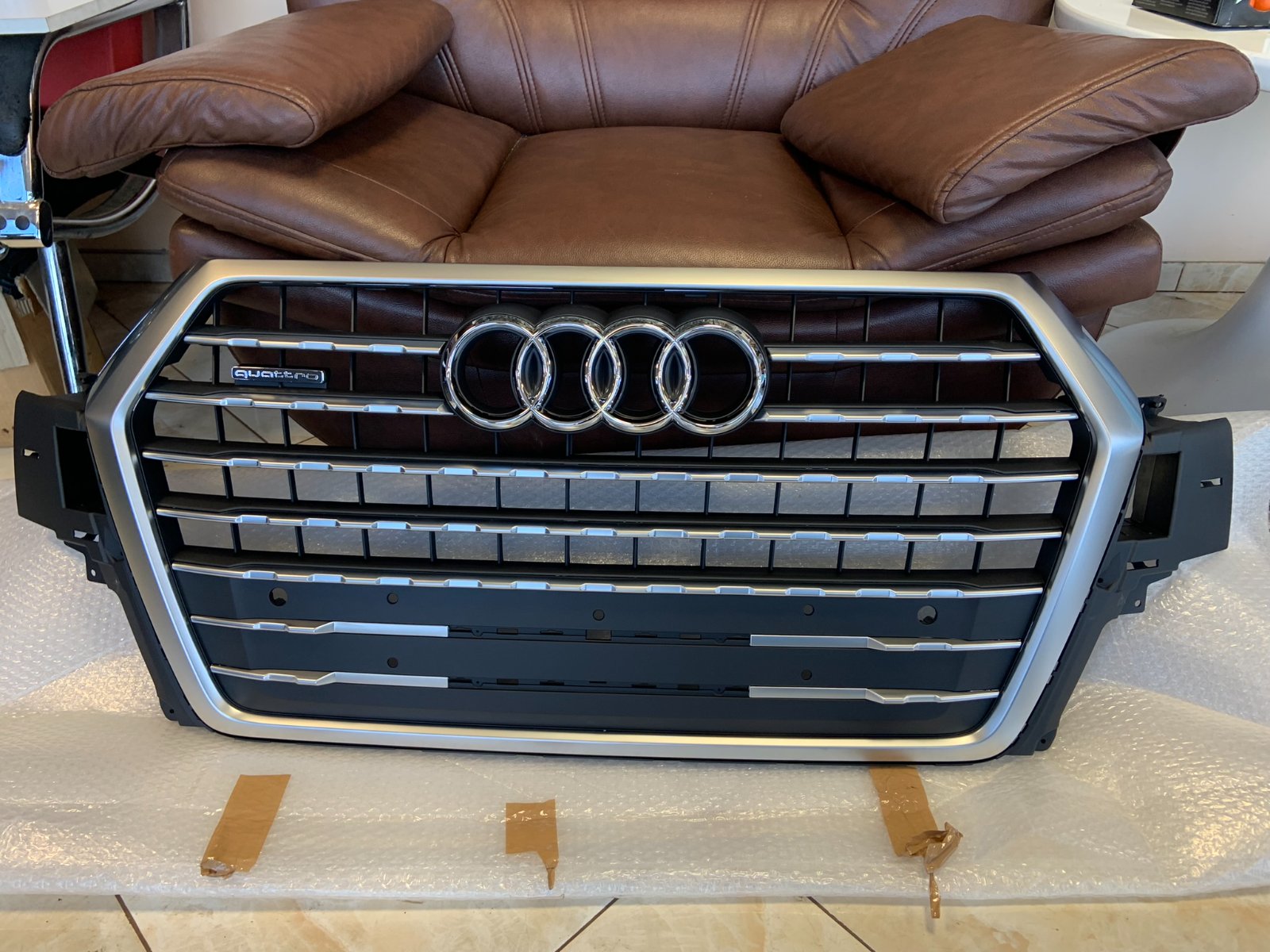 Audi Q7 Q7 Centrinės grotelės