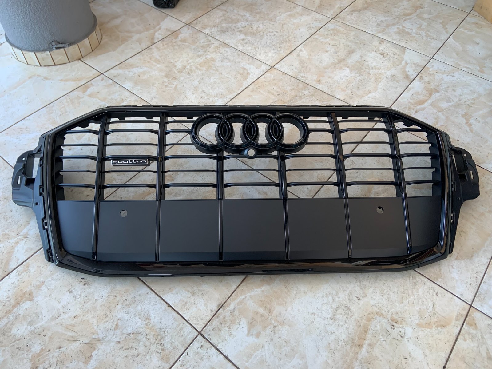 Audi Q7 Centrinės grotelės